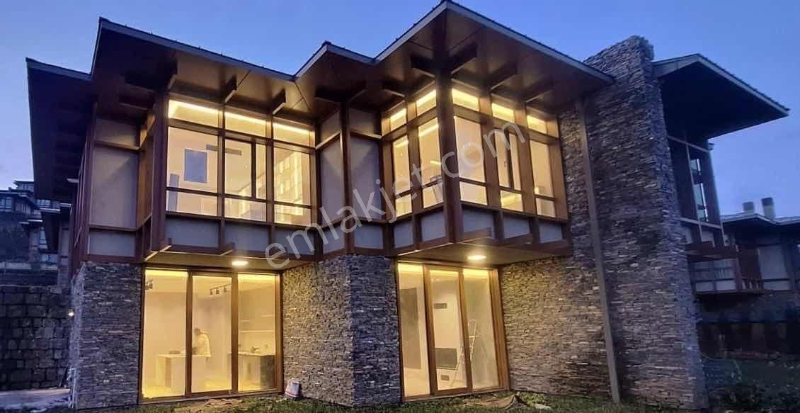 Beykoz Riva'da Muşteşem Ötesi Düşler Vadisinde 2+1 Satılık Villa