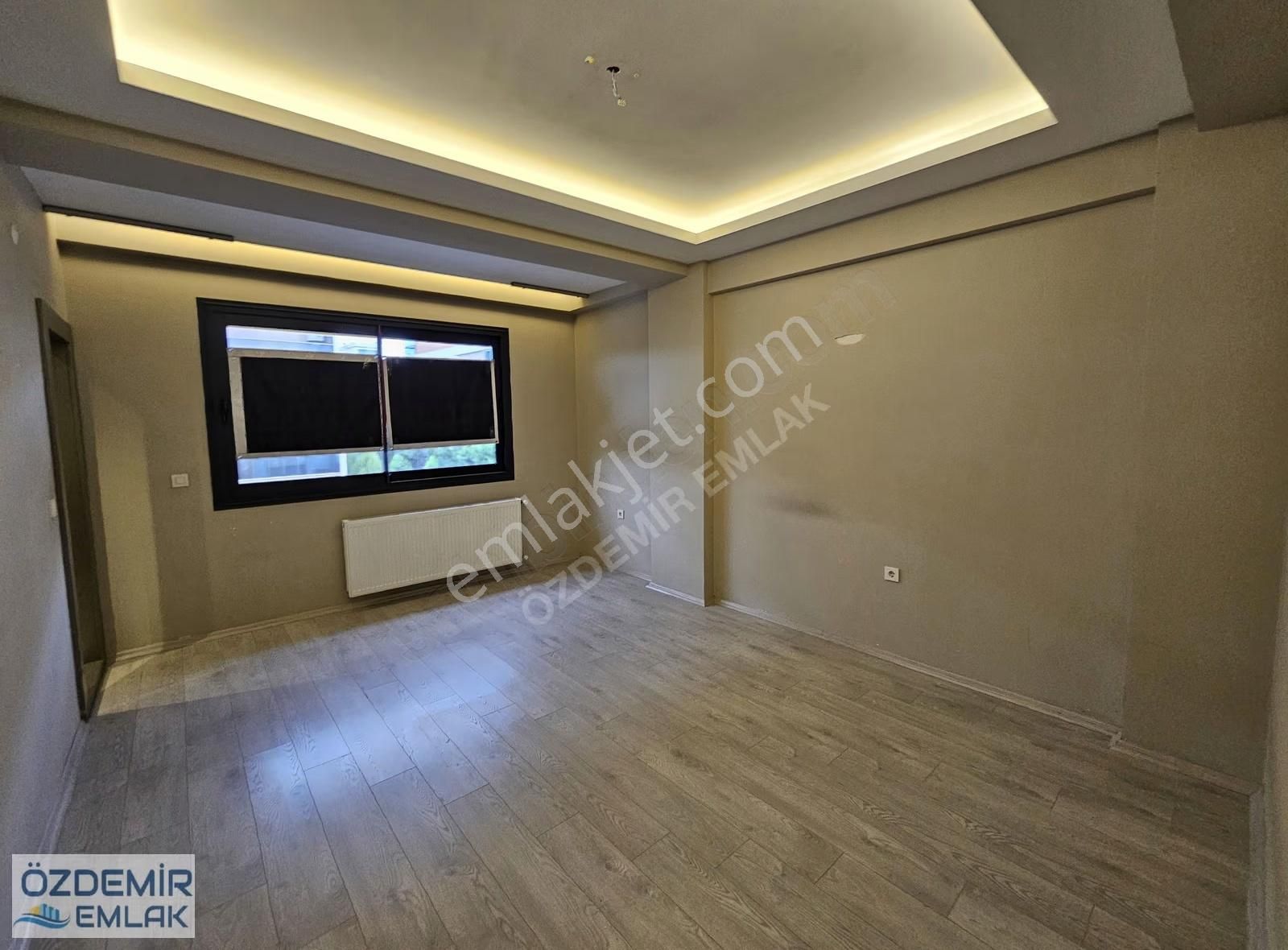 Özdemir Emlaktanhavuzlu Sitede Kapalı Mutfak Kiralık 3+1 Villa
