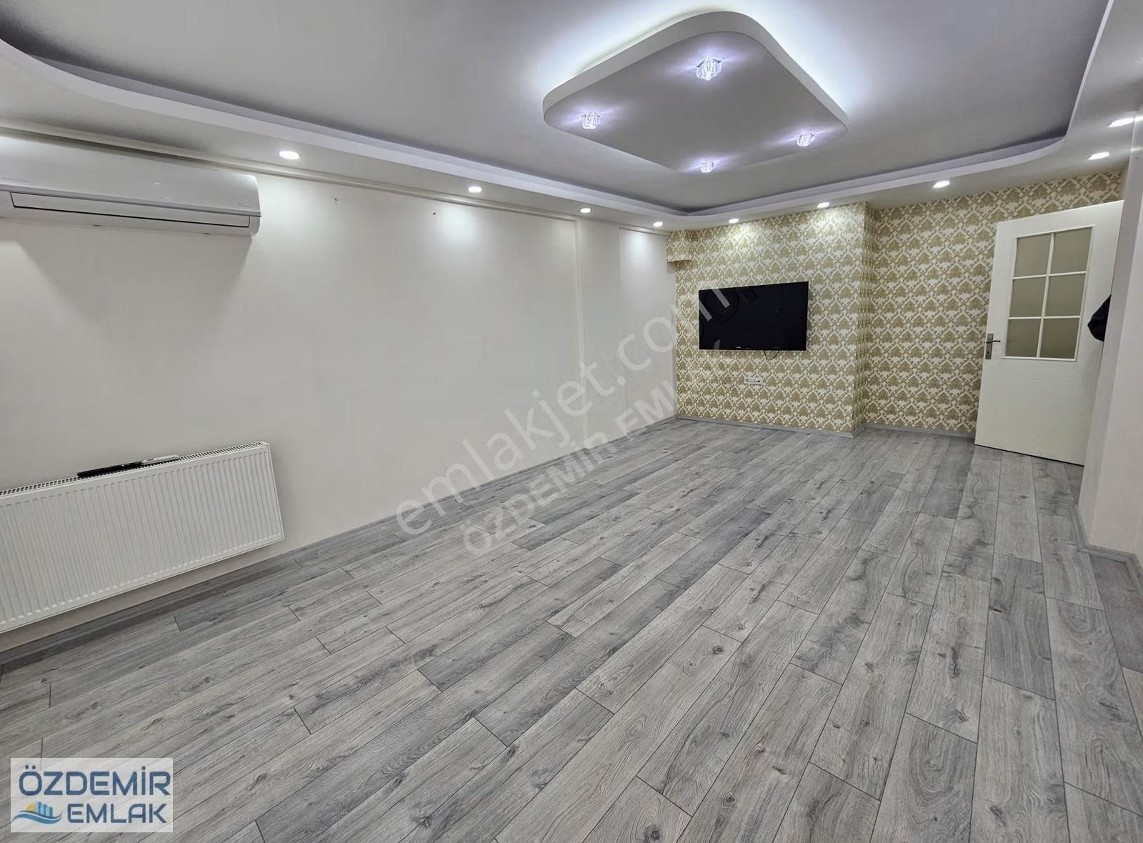Özdemir Emlaktan Satılık Ebeyn Banyolu Doğalgazlı 3+1 Daire
