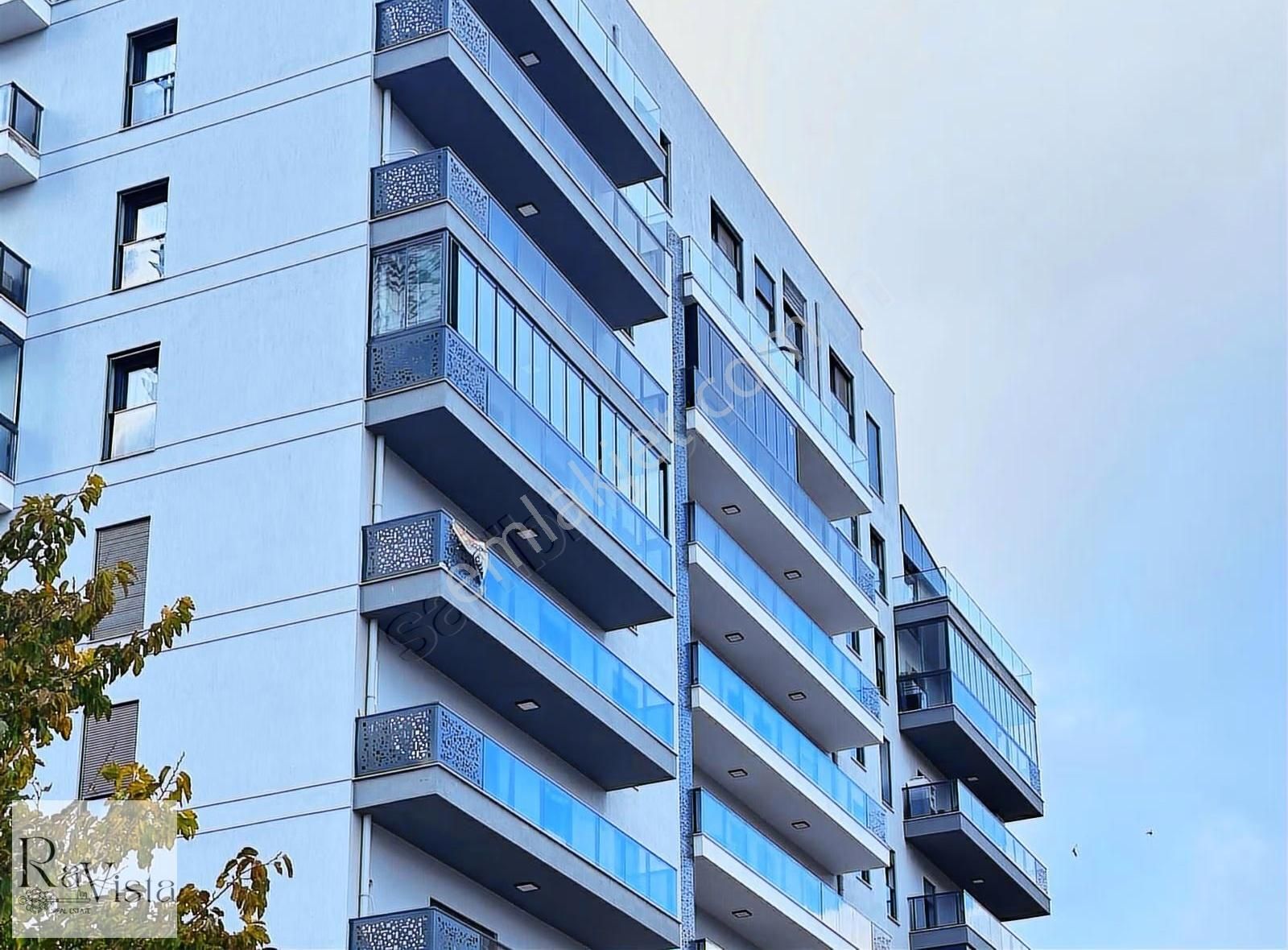 Bayraklı Merkezi Konum 4+1 Teraslı Lüks Dubleks Daire