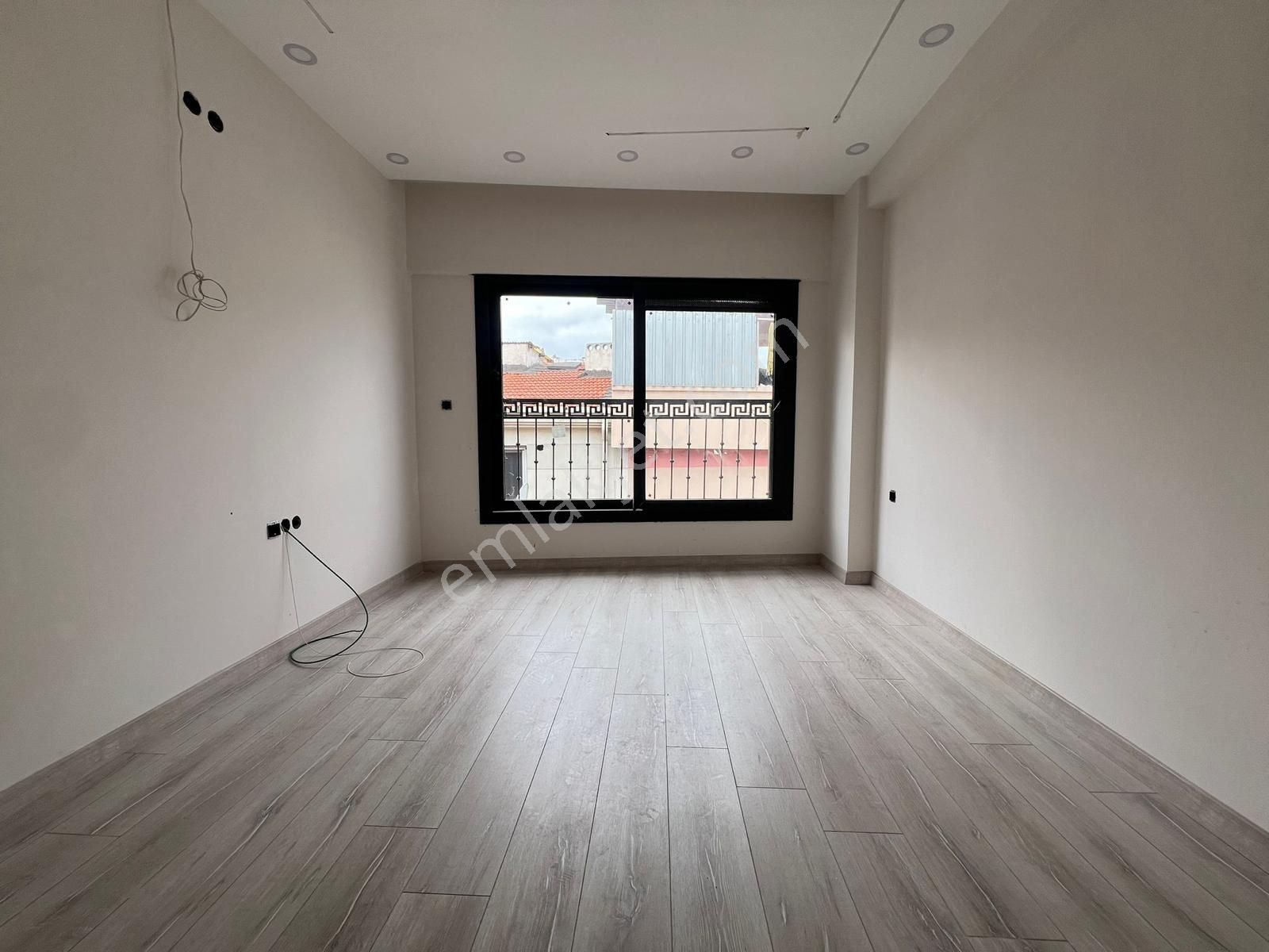 Akalın'dan Üçyol Metroya Çok Yakın 1+1 Yerden Isıtmalı Asansörlü