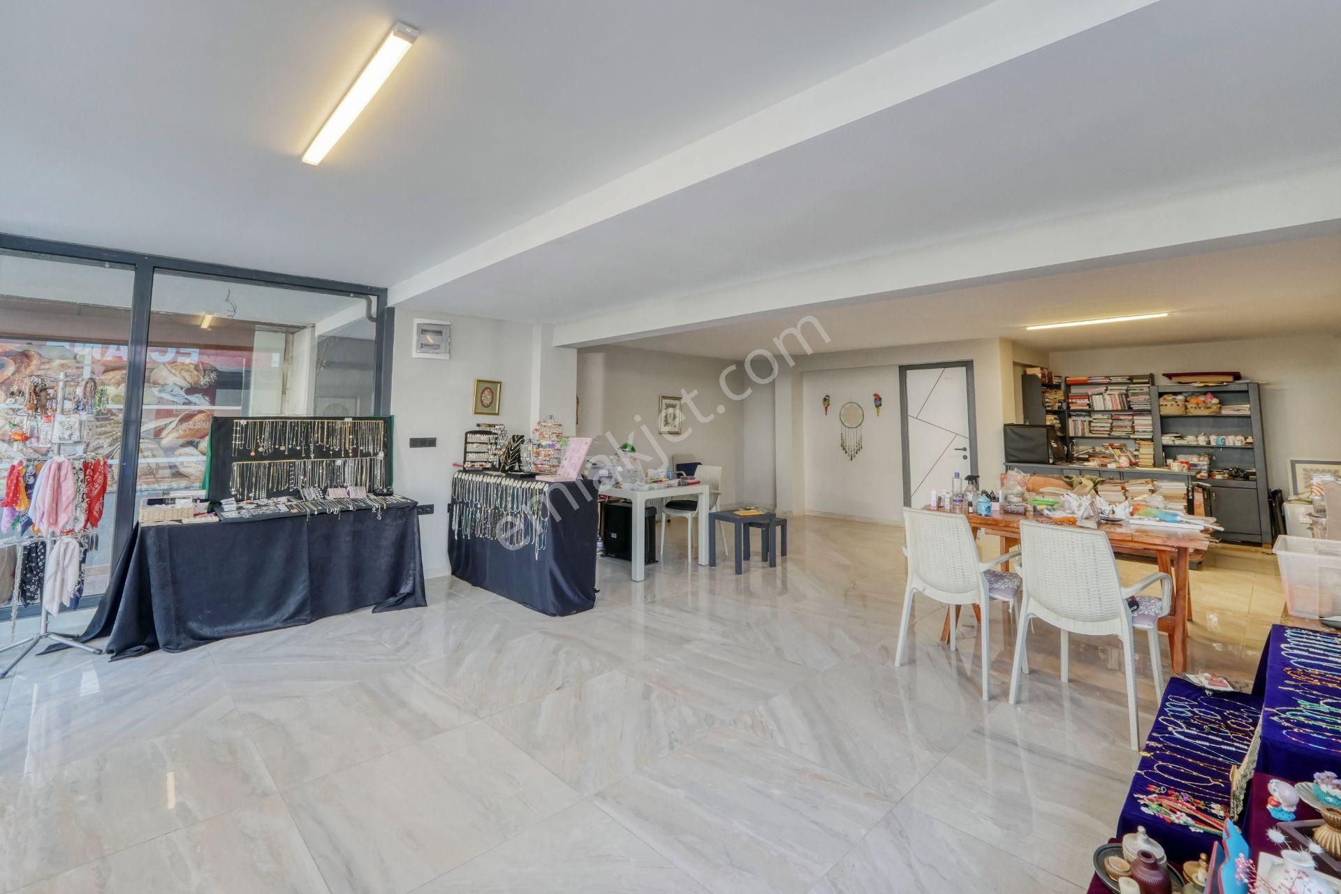 Çeşmealtında Ana Cadde Üzerinde Dükkan + 2 Daire Teraslı Bina - Görsel 13