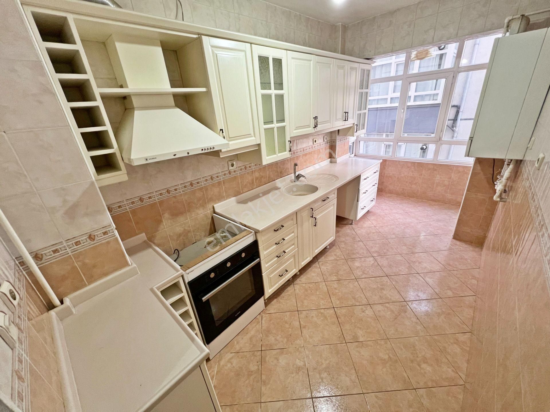 Fırsat !! Kuyuyazısı Cad. Üzeri Ara Kat 3+1 Mantolamalı Güney Cephe