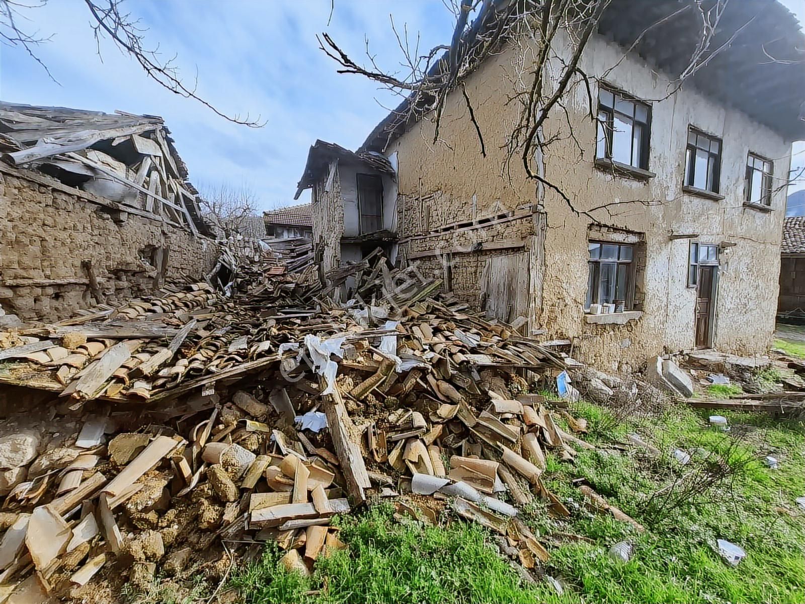 Geyve Hırka Köy İçinde İmarlı Düz Zemin 2 Yapılı Fırsat - Görsel 7