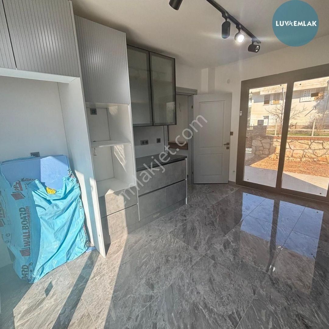 Didim Akbük'te Deniz Manzaralı Özel Havuzlu Tam Müstakil 3+1 Villa - Görsel 12