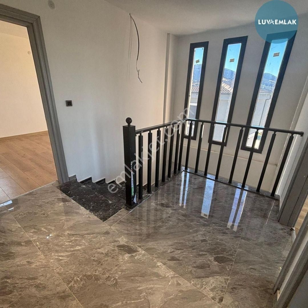 Didim Akbük'te Deniz Manzaralı Özel Havuzlu Tam Müstakil 3+1 Villa - Görsel 15