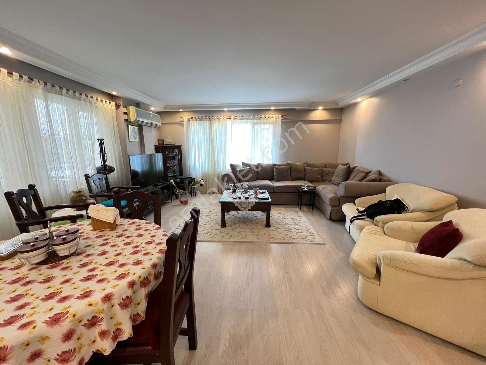 Akalın'dan İnönü Caddesi Üzeri 2+1 Asansörlü Otoparklı Arakat