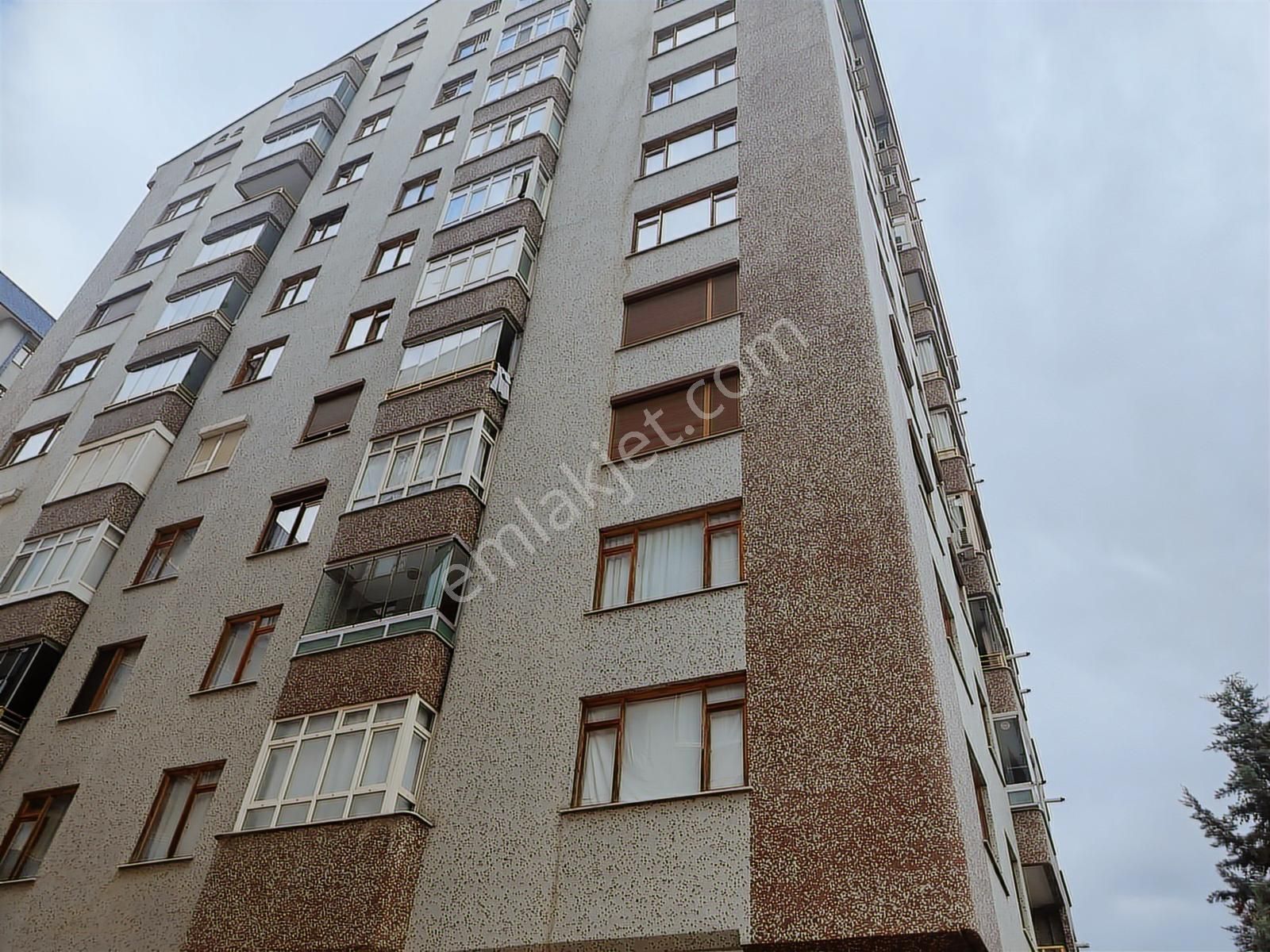 Şefik Can Alt Geçide Cephe 5+1 Dubleks Satılık Daire