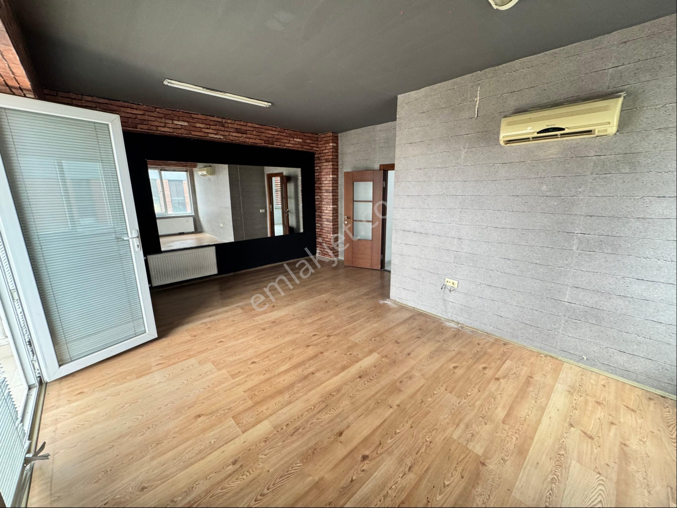 Pera'dan İsmet İnönü 1 Cad. Üzerinde Kent Plaza Kiralık 2+1 Ofis - Görsel 20