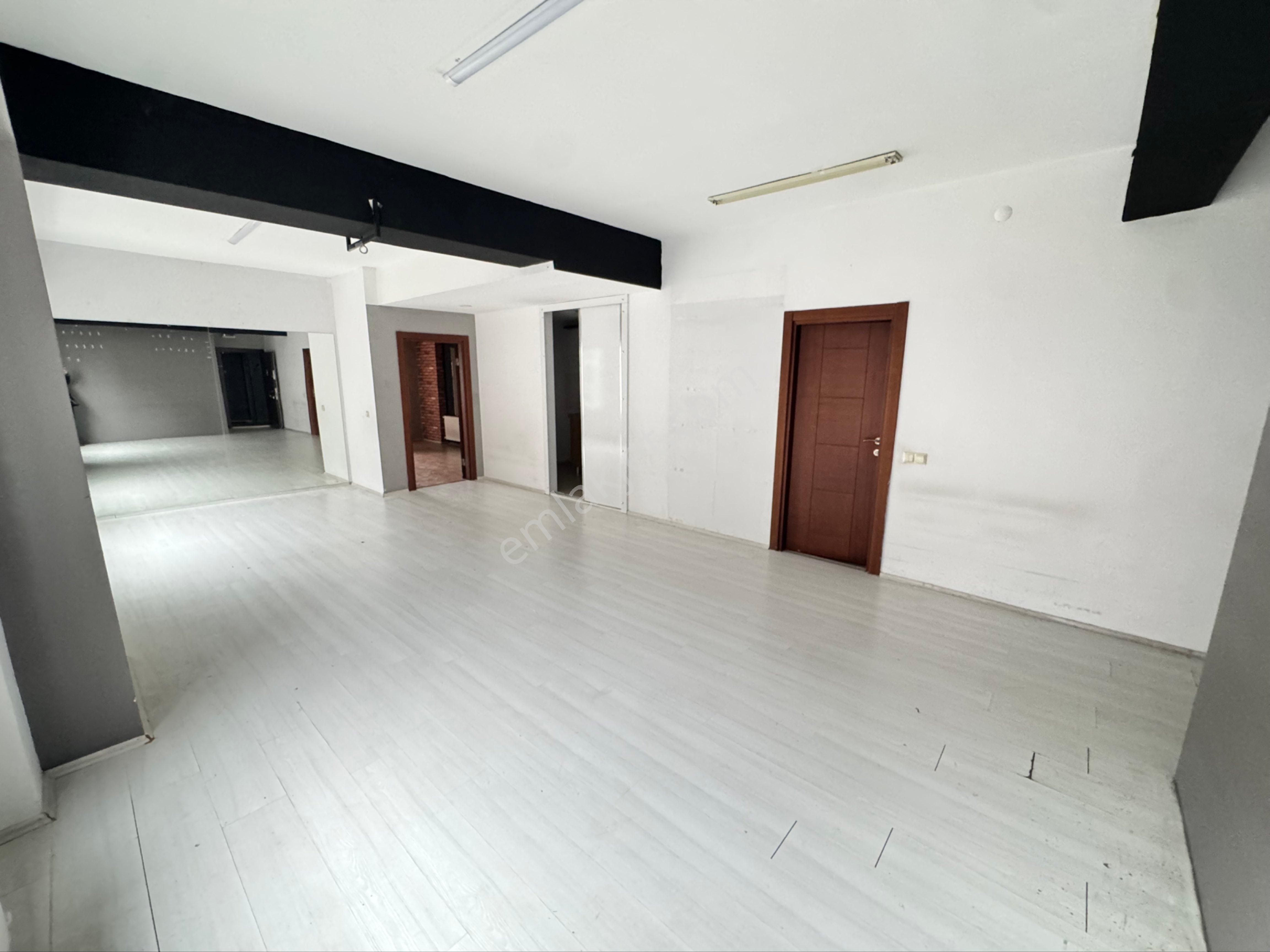 Pera'dan İsmet İnönü 1 Cad. Üzerinde Kent Plaza Kiralık 2+1 Ofis - Görsel 8