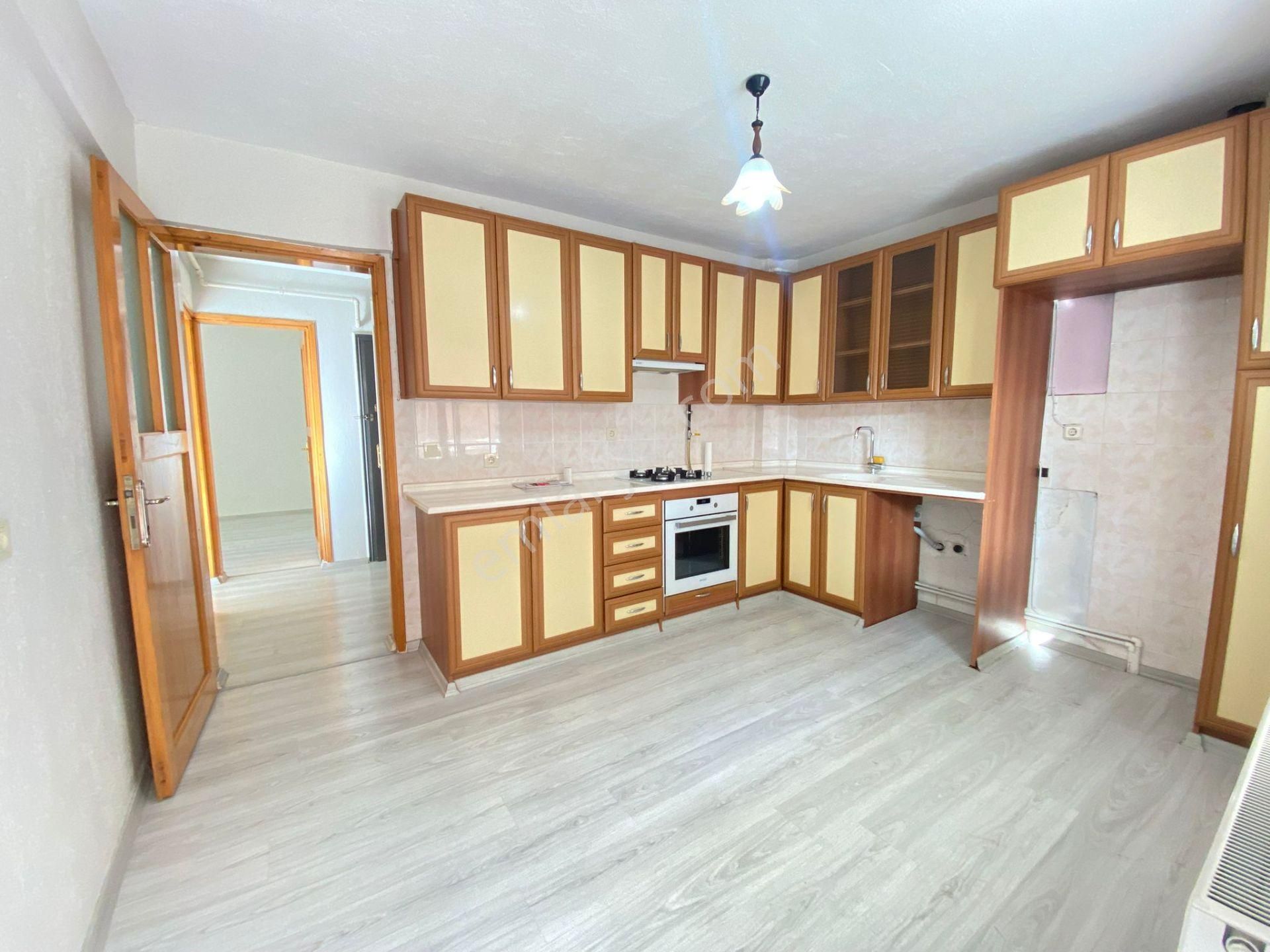 Buca Göksu Mah Köşe 135 M2 Doğalgazlı Ayrı Mutfaklı Kiracısız - Görsel 19