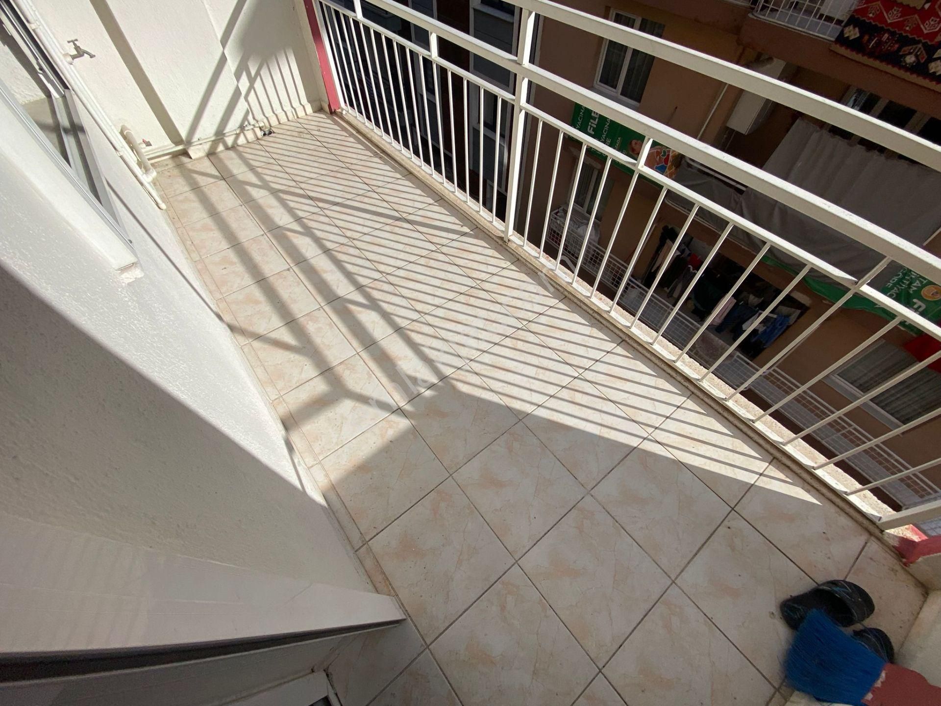 Buca Göksu Mah Köşe 135 M2 Doğalgazlı Ayrı Mutfaklı Kiracısız - Görsel 22