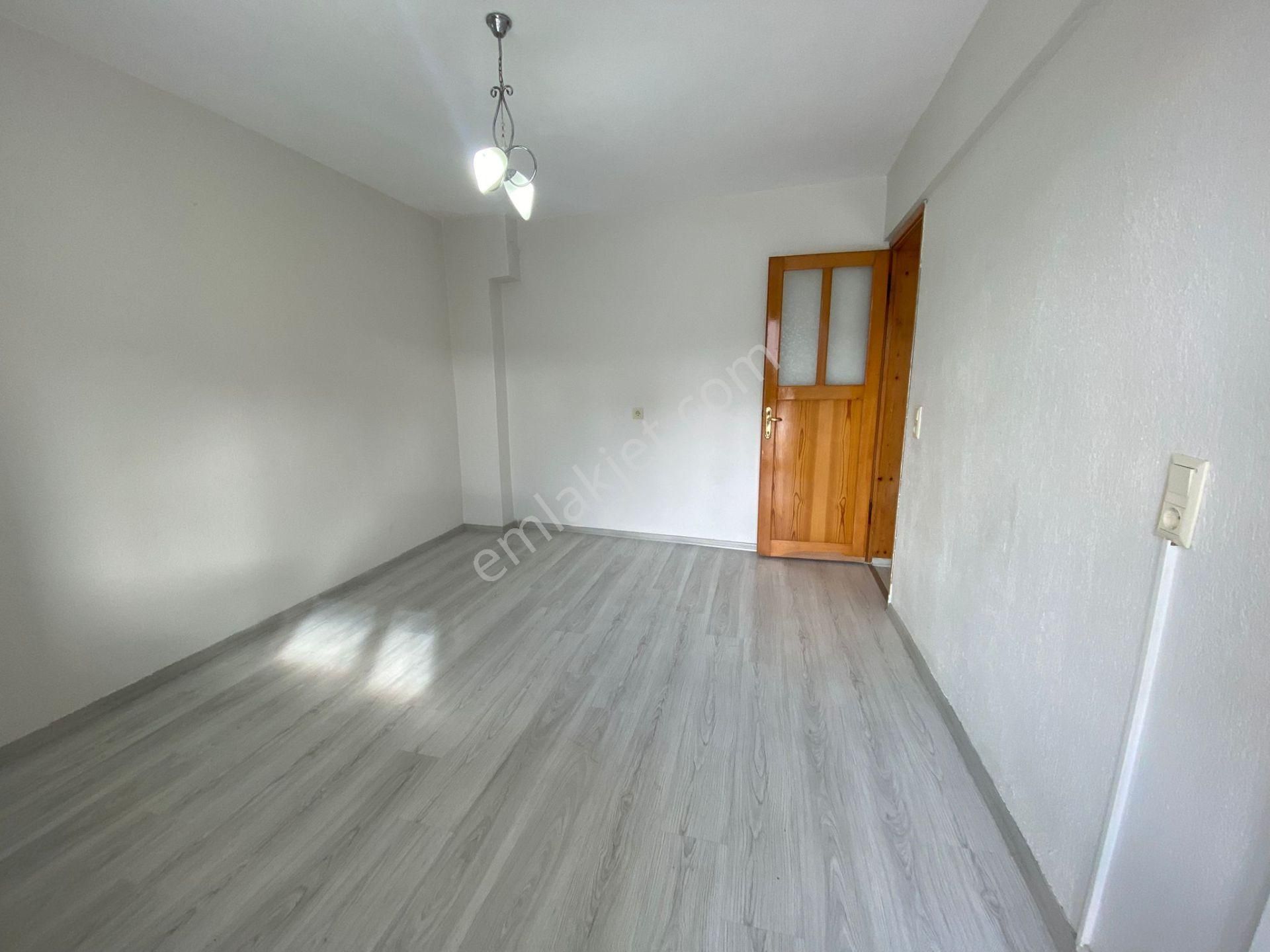 Buca Göksu Mah Köşe 135 M2 Doğalgazlı Ayrı Mutfaklı Kiracısız - Görsel 11