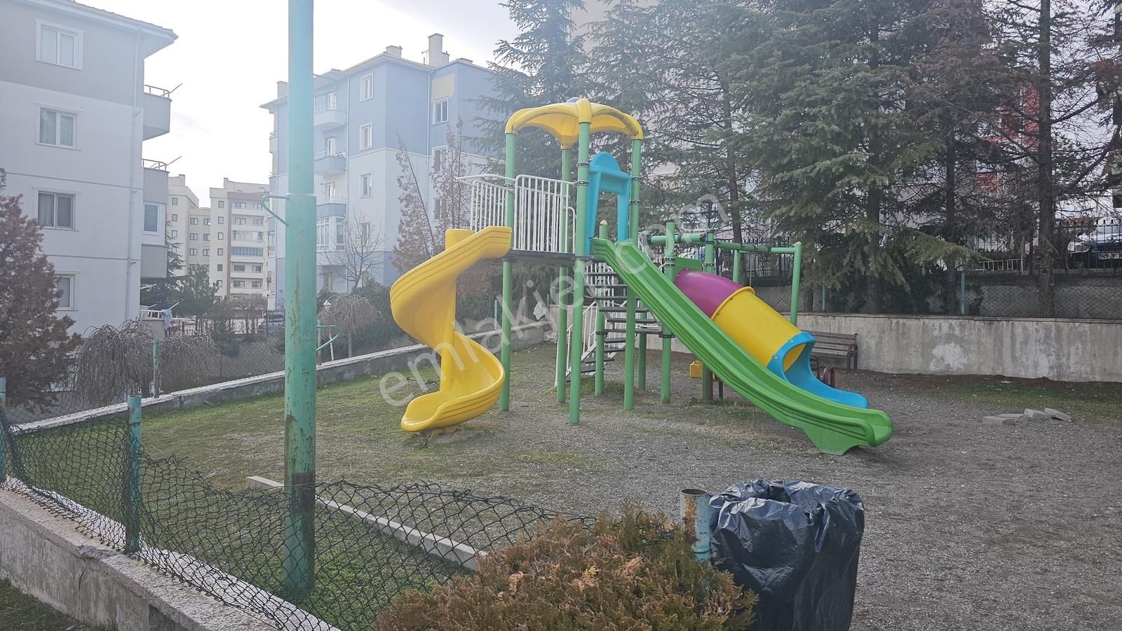 Elvankent'te Site İçi Geniş Peyzajlı Yalıtımlı 110m2 Temiz Daire - Görsel 11