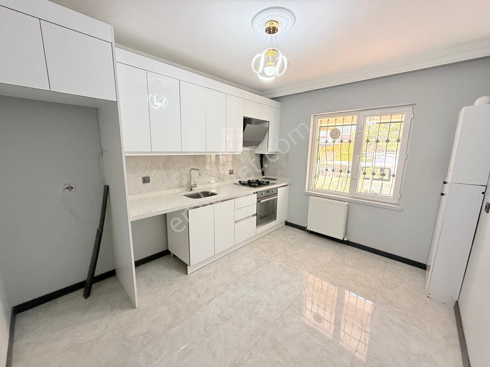 Yıldız'dan Çarşı İçinde Altında Daire Olan E.banyolu 2+1 Y.giriş - Görsel 4