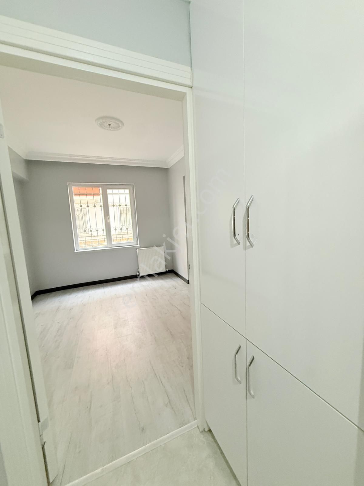 Yıldız'dan Çarşı İçinde Altında Daire Olan E.banyolu 2+1 Y.giriş - Görsel 14