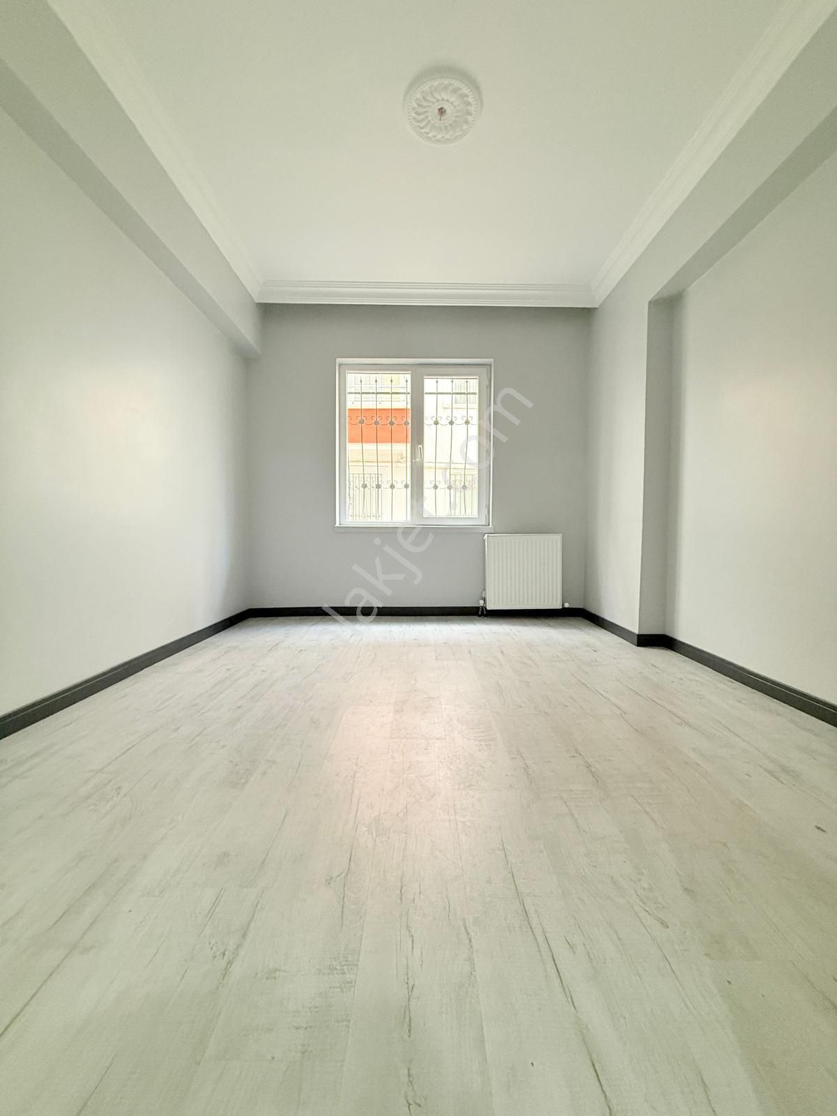 Yıldız'dan Çarşı İçinde Altında Daire Olan E.banyolu 2+1 Y.giriş - Görsel 17