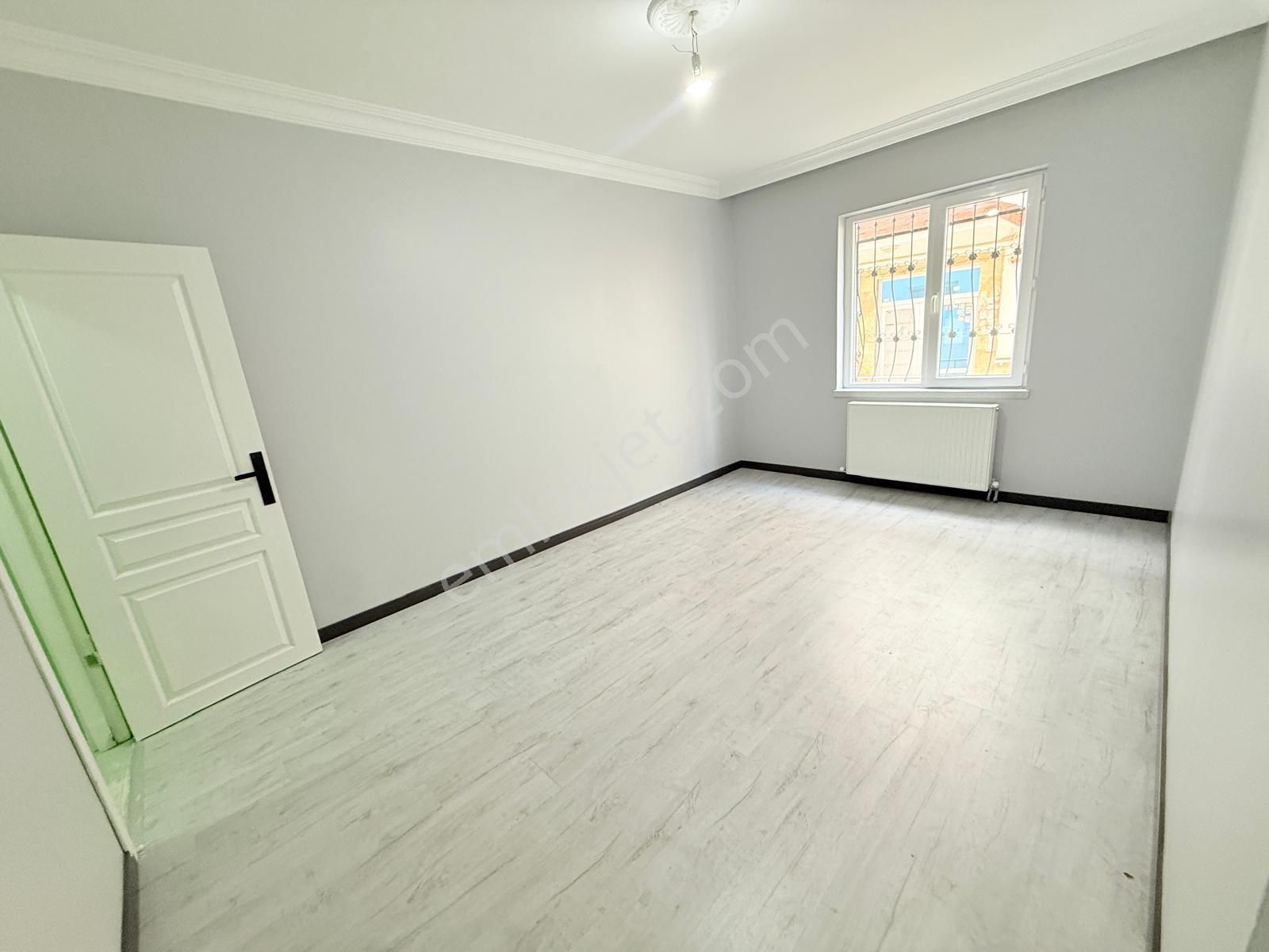 Yıldız'dan Çarşı İçinde Altında Daire Olan E.banyolu 2+1 Y.giriş - Görsel 19