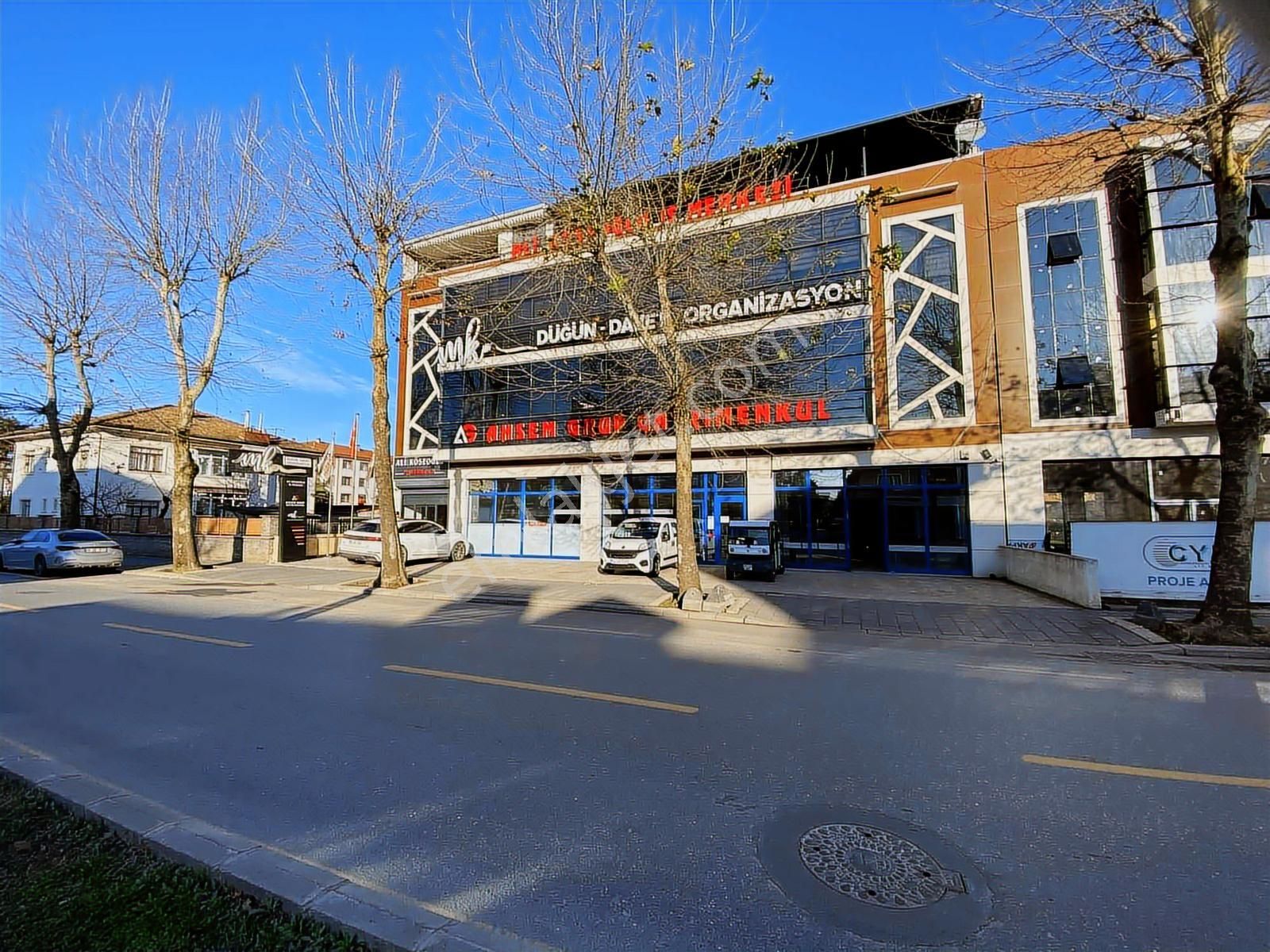 Cadde Üzerinde Kiralık Dükkan