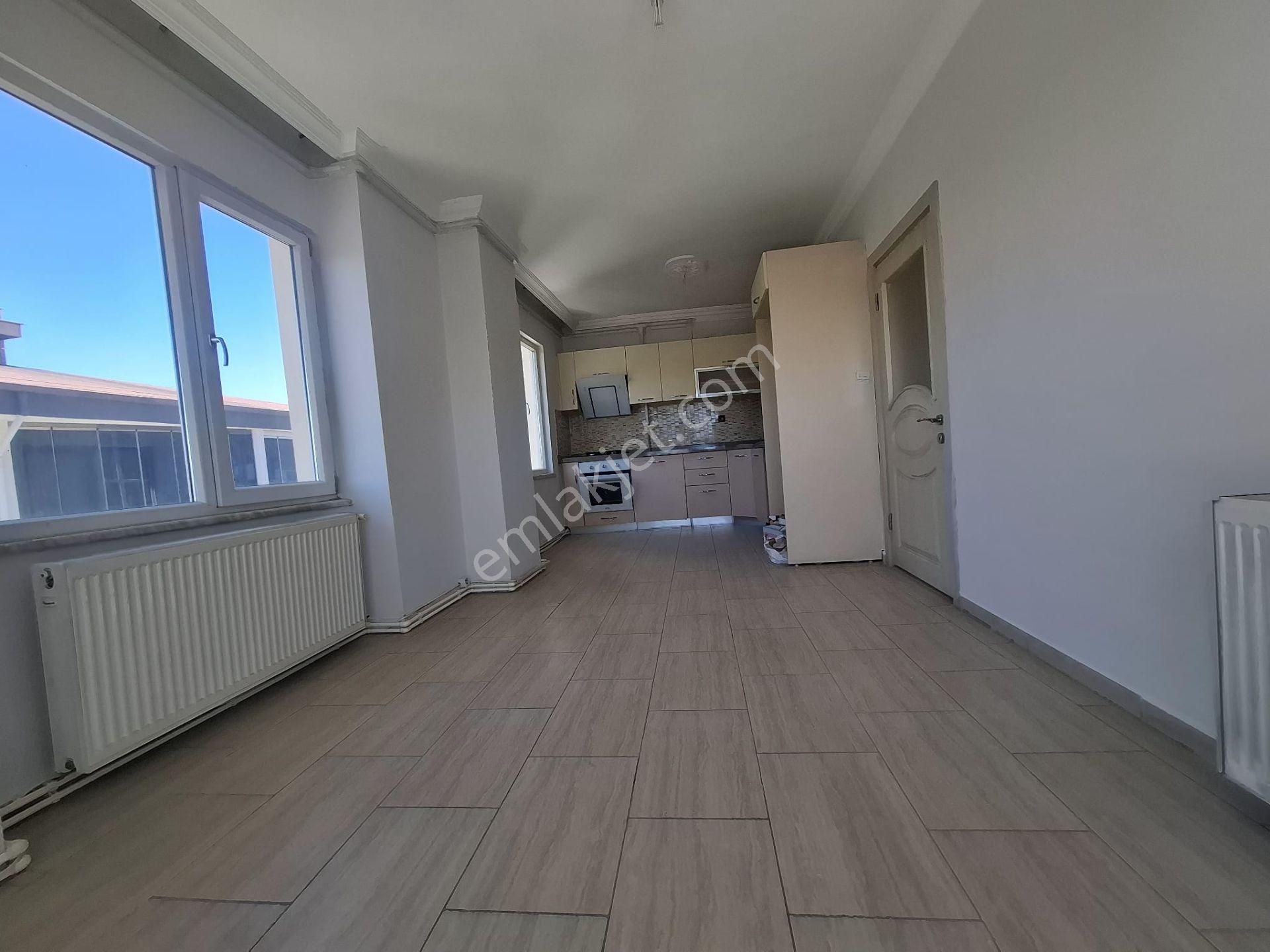 Akman'dan Adliye Binasına Cepheli Büro/ofis Ve İkamet İçin Kiralık Daire - Görsel 4