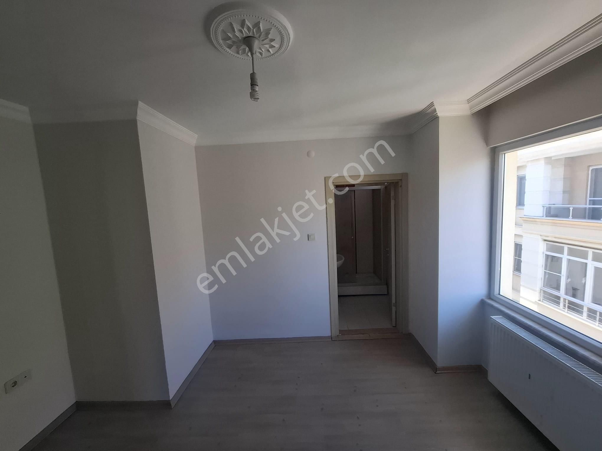 Akman'dan Adliye Binasına Cepheli Büro/ofis Ve İkamet İçin Kiralık Daire - Görsel 16