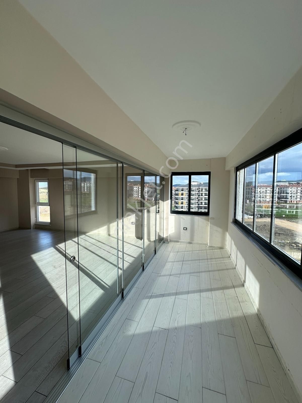 Ege Emlak'tan Yeni Mahalle De 3+1 Kiralık Daire - Görsel 4