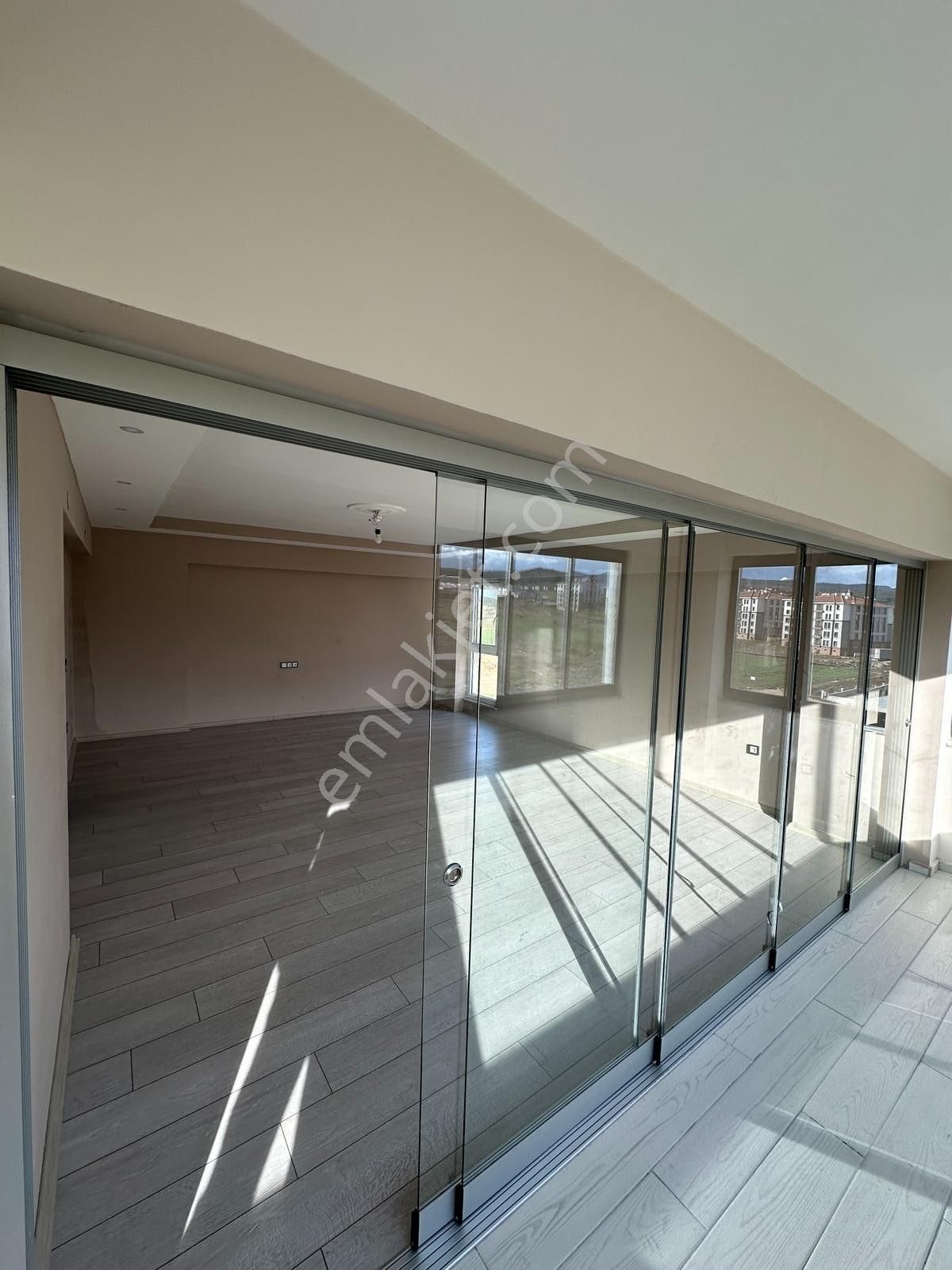 Ege Emlak'tan Yeni Mahalle De 3+1 Kiralık Daire - Görsel 3