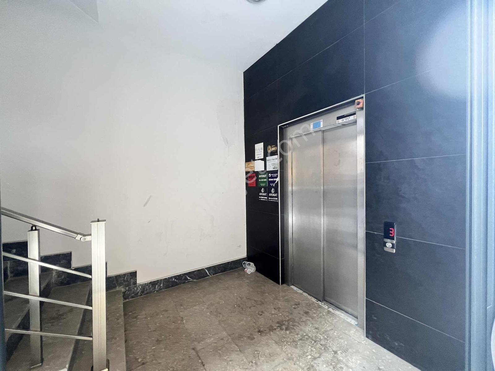 Remaxdem'den Çarşı Merkezde Kiralık Ofis/büro - Görsel 5