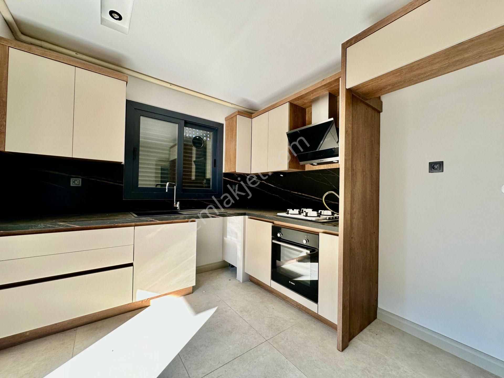 ✨ay Emlaktan✨ören Bahçelievler'de Güvenlikli Bahçe Kullanımlı Havuzlu Ayrı Mutfak Satılık 2+1 Daire - Görsel 9