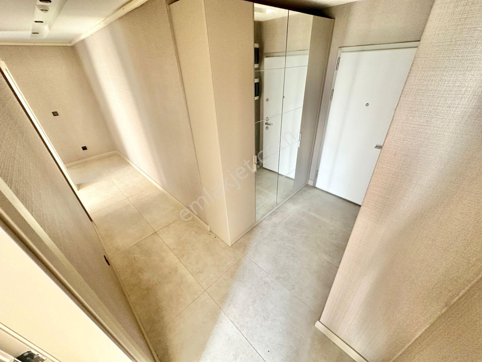 ✨ay Emlaktan✨ören Bahçelievler'de Güvenlikli Bahçe Kullanımlı Havuzlu Ayrı Mutfak Satılık 2+1 Daire - Görsel 16