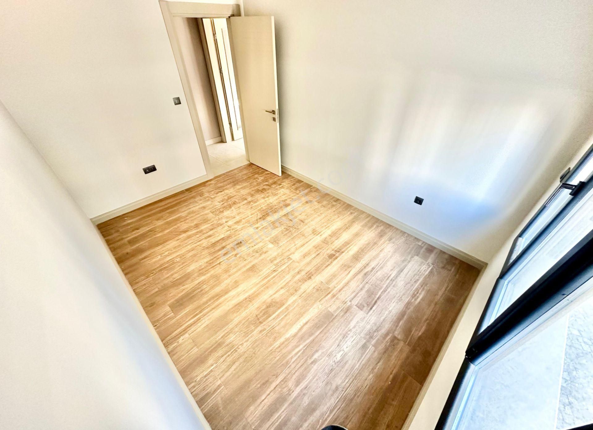 ✨ay Emlaktan✨ören Bahçelievler'de Güvenlikli Bahçe Kullanımlı Havuzlu Ayrı Mutfak Satılık 2+1 Daire - Görsel 18