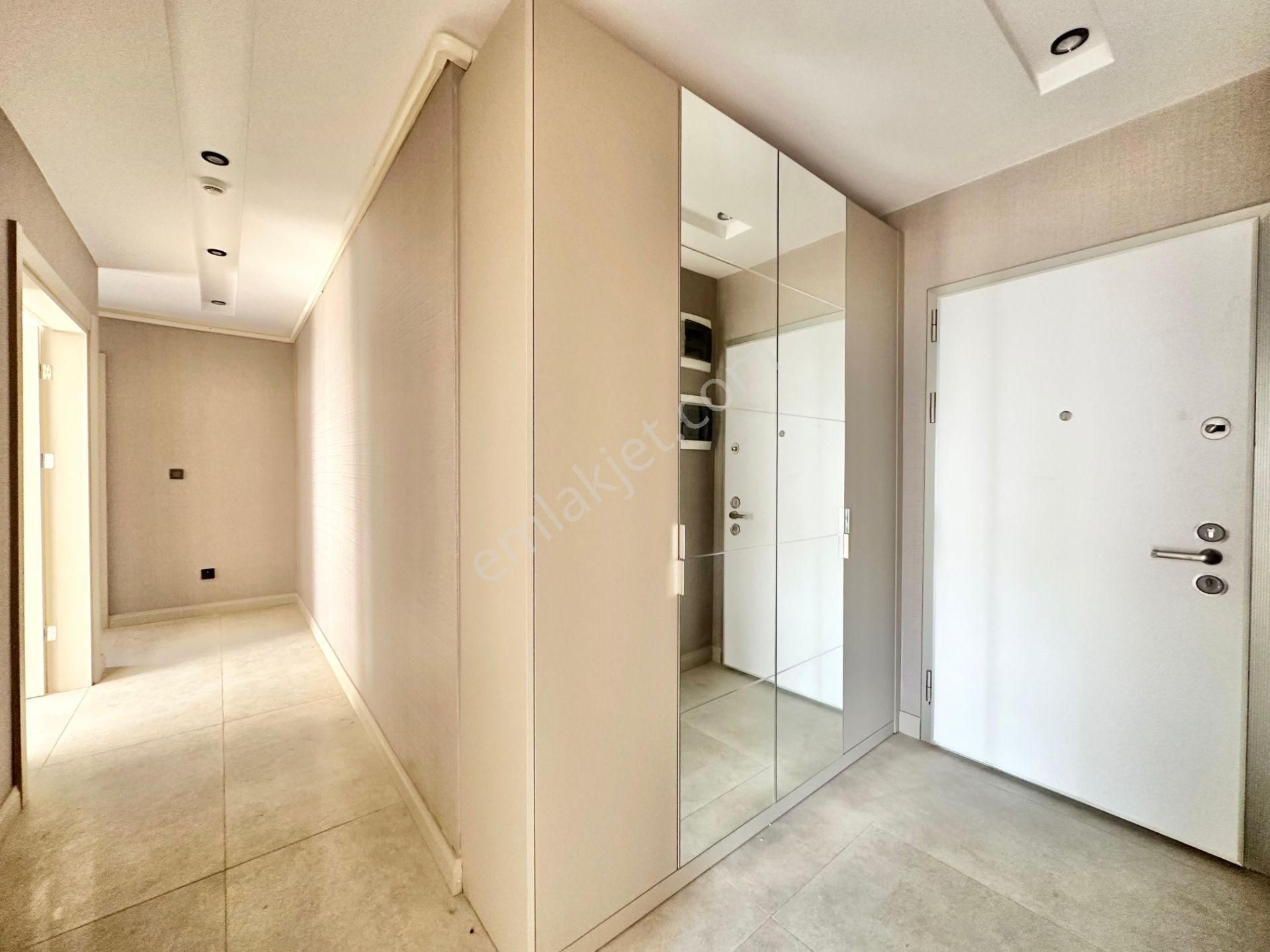 ✨ay Emlaktan✨ören Bahçelievler'de Güvenlikli Bahçe Kullanımlı Havuzlu Ayrı Mutfak Satılık 2+1 Daire - Görsel 15