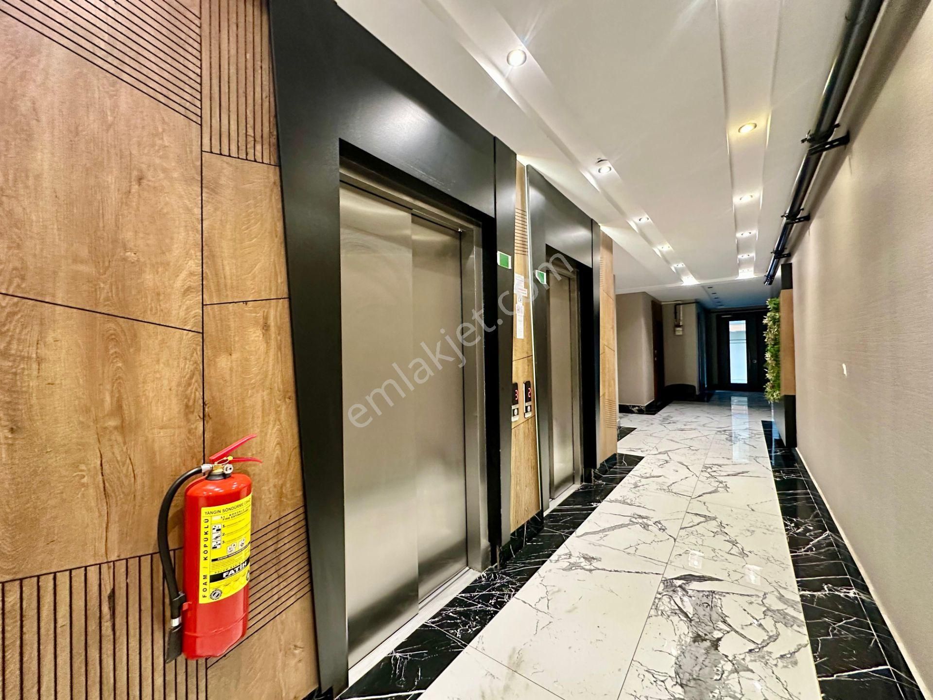 ✨ay Emlaktan✨ören Bahçelievler'de Güvenlikli Bahçe Kullanımlı Havuzlu Ayrı Mutfak Satılık 2+1 Daire - Görsel 35