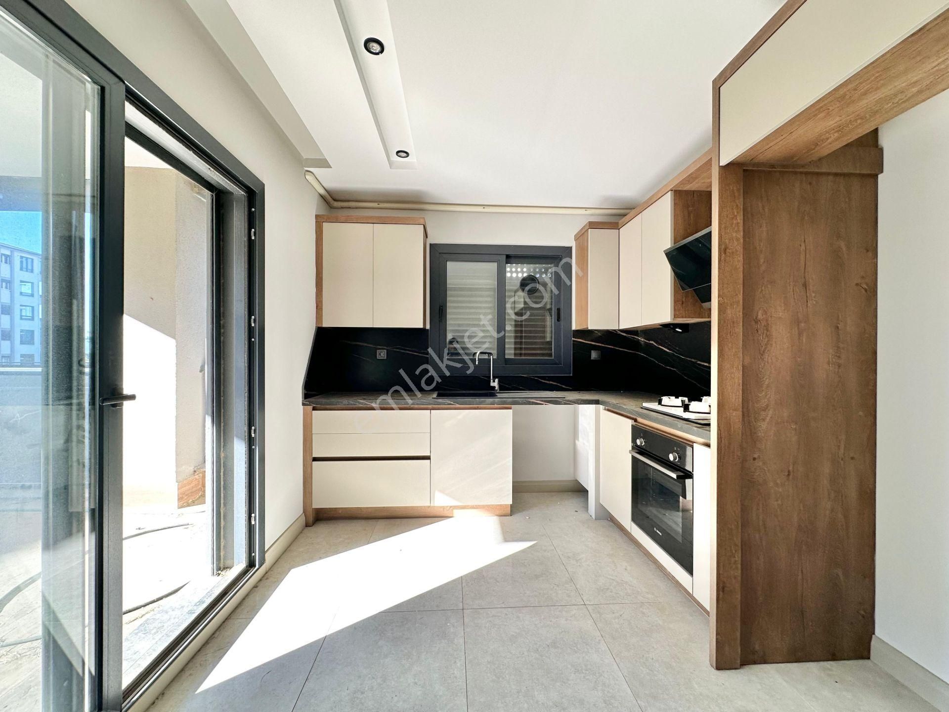 ✨ay Emlaktan✨ören Bahçelievler'de Güvenlikli Bahçe Kullanımlı Havuzlu Ayrı Mutfak Satılık 2+1 Daire - Görsel 11