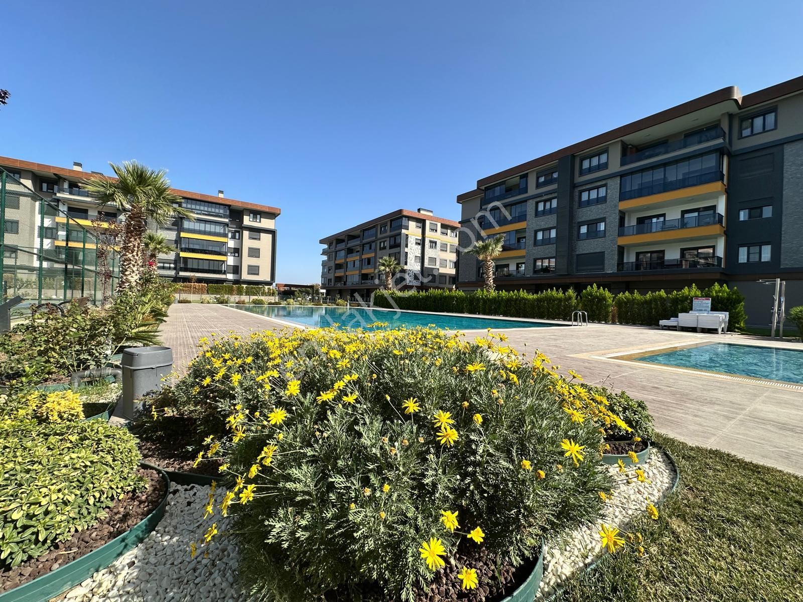 ✨ay Emlaktan✨ören Bahçelievler'de Güvenlikli Bahçe Kullanımlı Havuzlu Ayrı Mutfak Satılık 2+1 Daire - Görsel 6