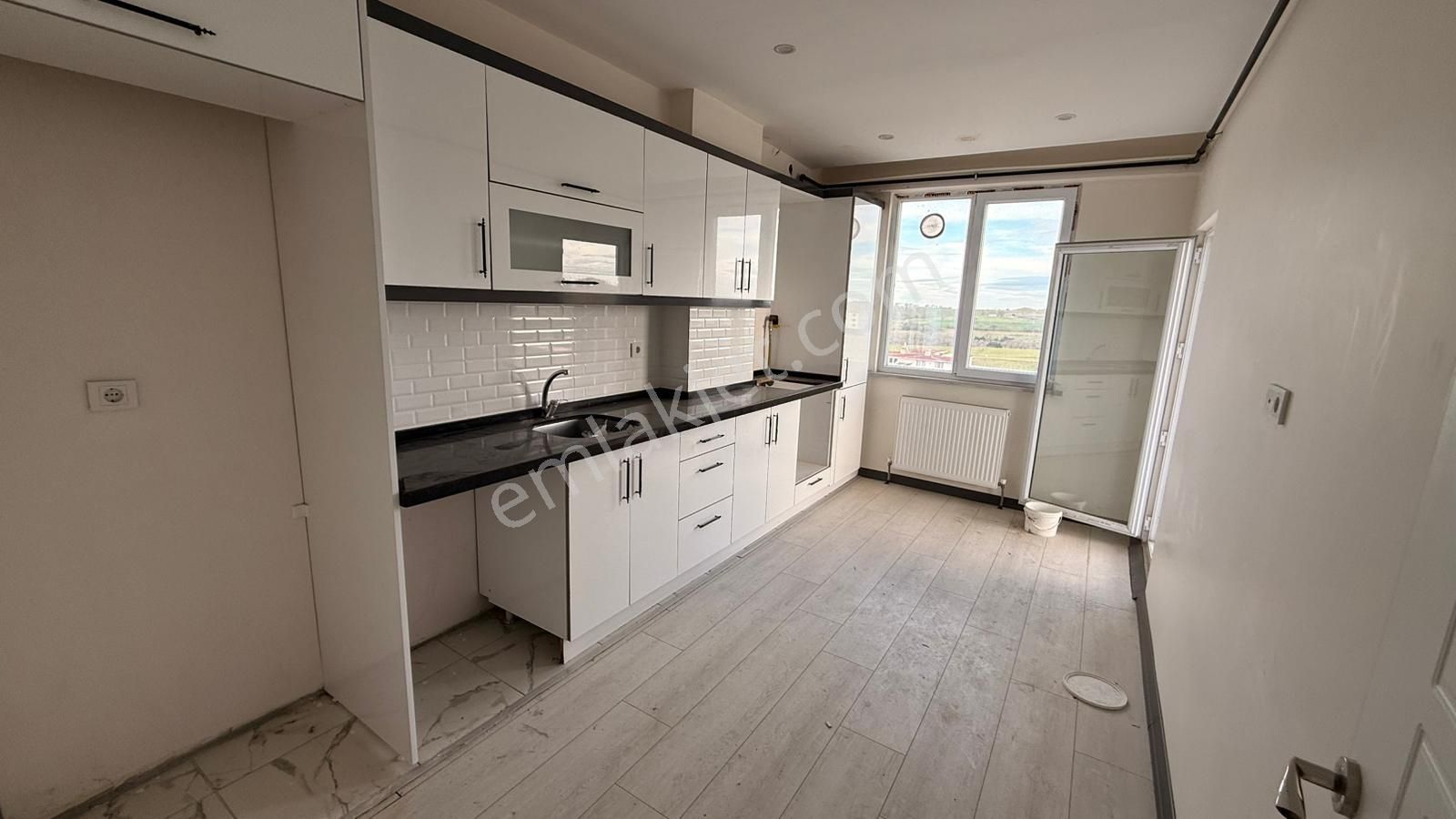 Akyüz Gayrimenkul Den; Gultepe Mah De Iskanlı,kombılı Satılık Sıfır 2+1 Daire