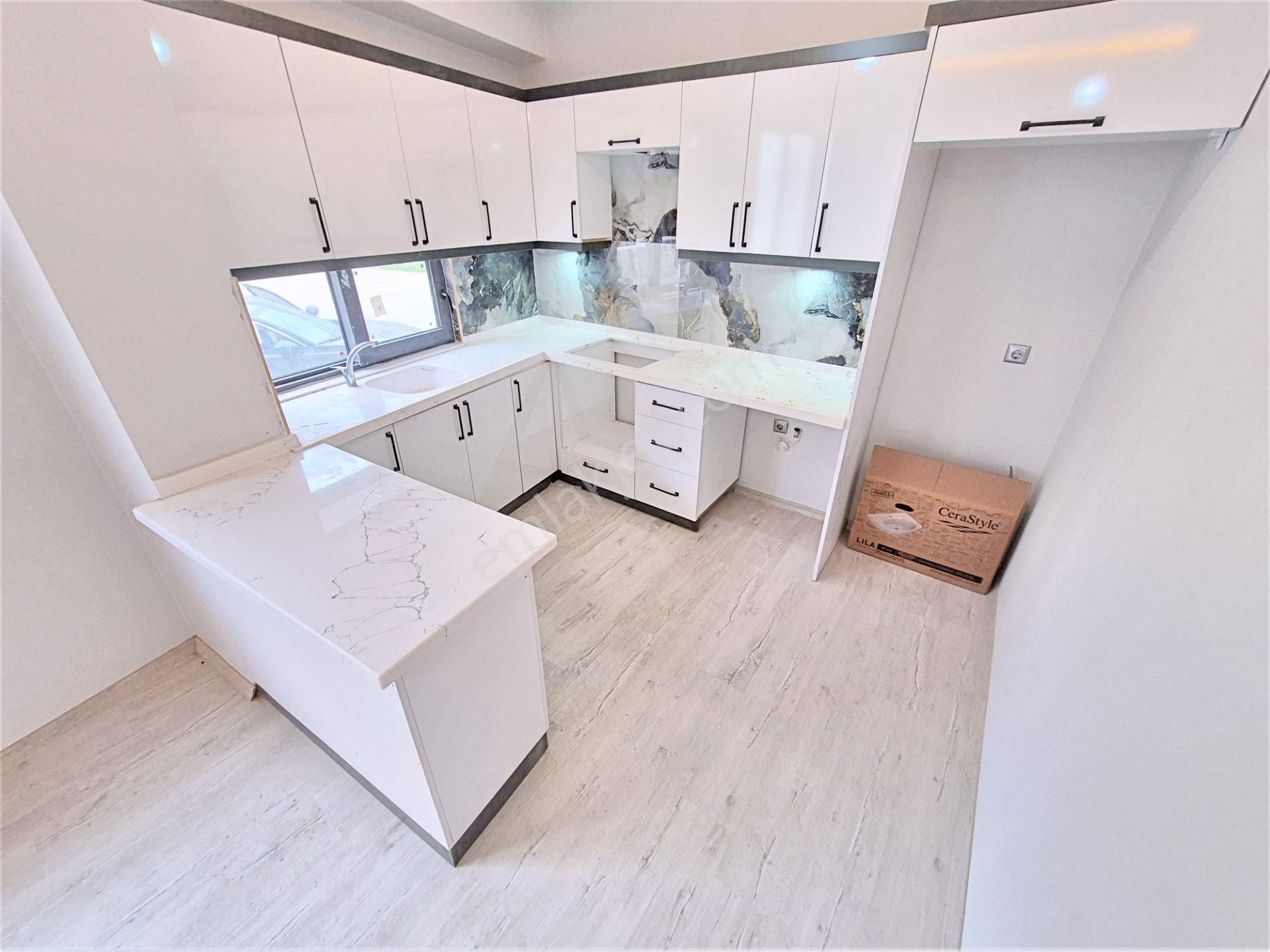 🌀gültaş Emlaktan Edremit’te Satılık 2+1 Açık Mutfaklı Asansörlü Daire