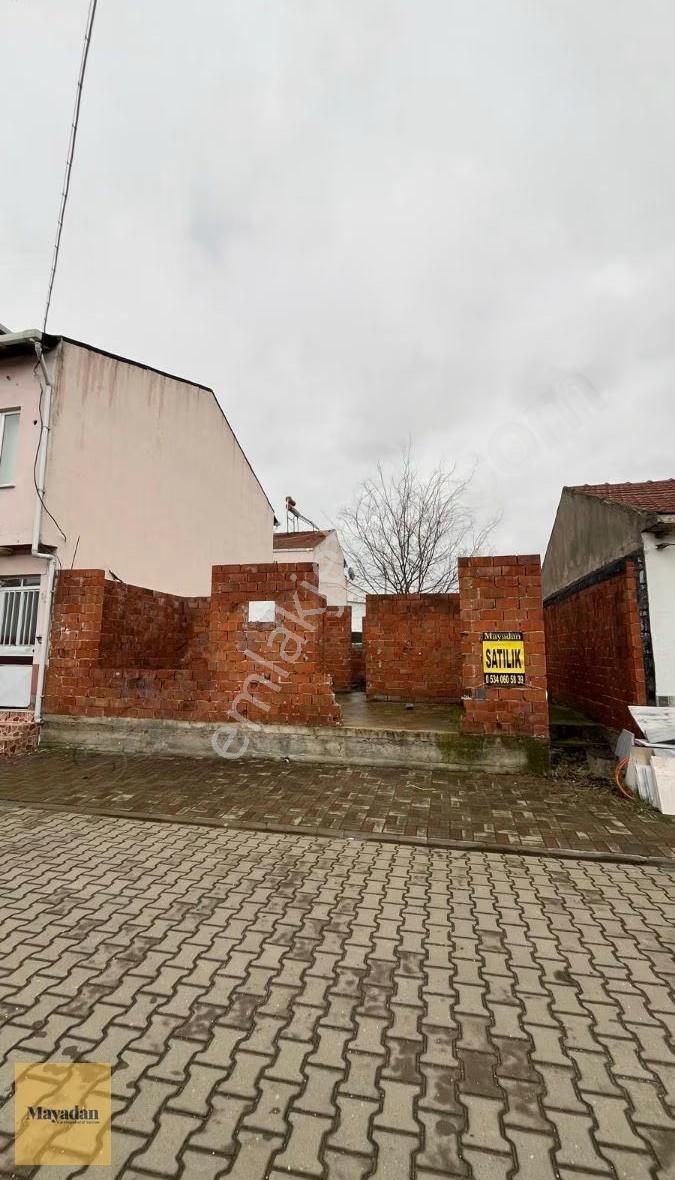 Tirnova Mahallesinde Dilmaç Düğün Salonu Karşısında Satılık Arsa