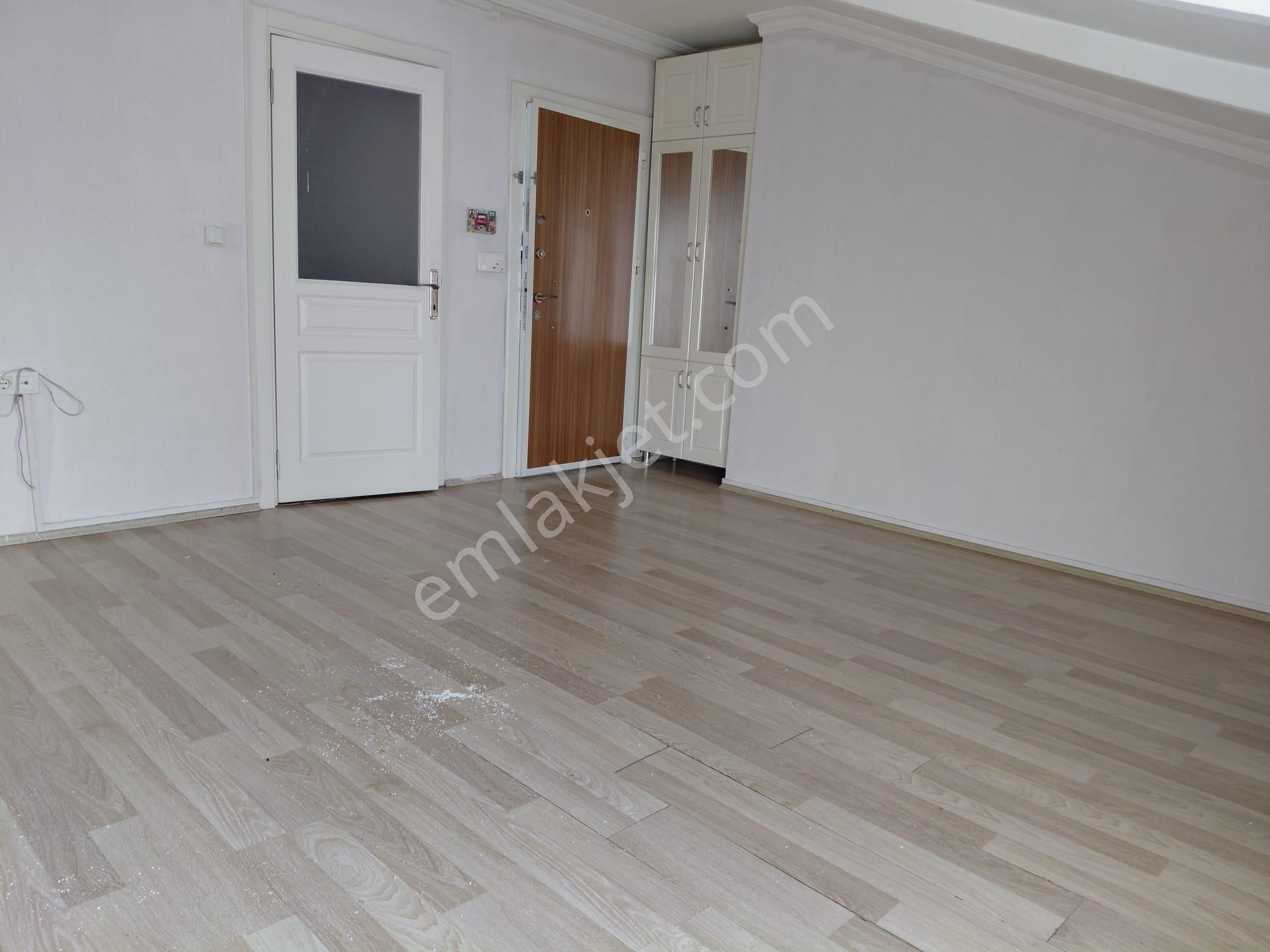 Cadde Üzerinde Ulaşım Sorunsuz Manzaralı 1+1 Kiralık Teras Kat - Görsel 14