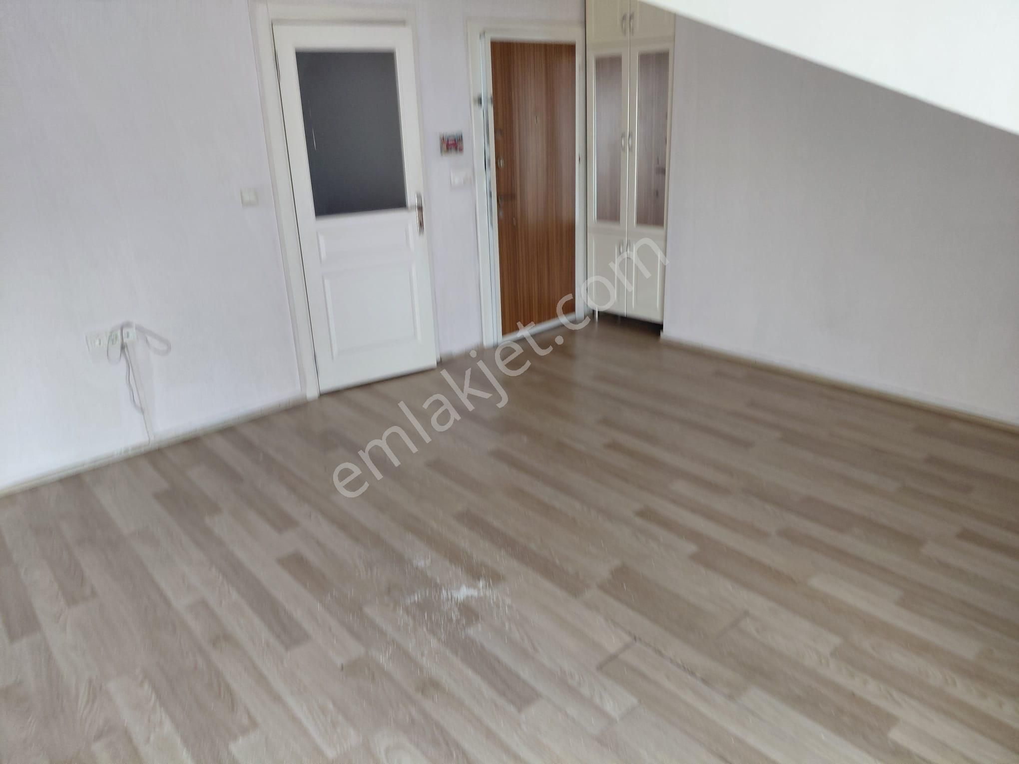 Cadde Üzerinde Ulaşım Sorunsuz Manzaralı 1+1 Kiralık Teras Kat - Görsel 15