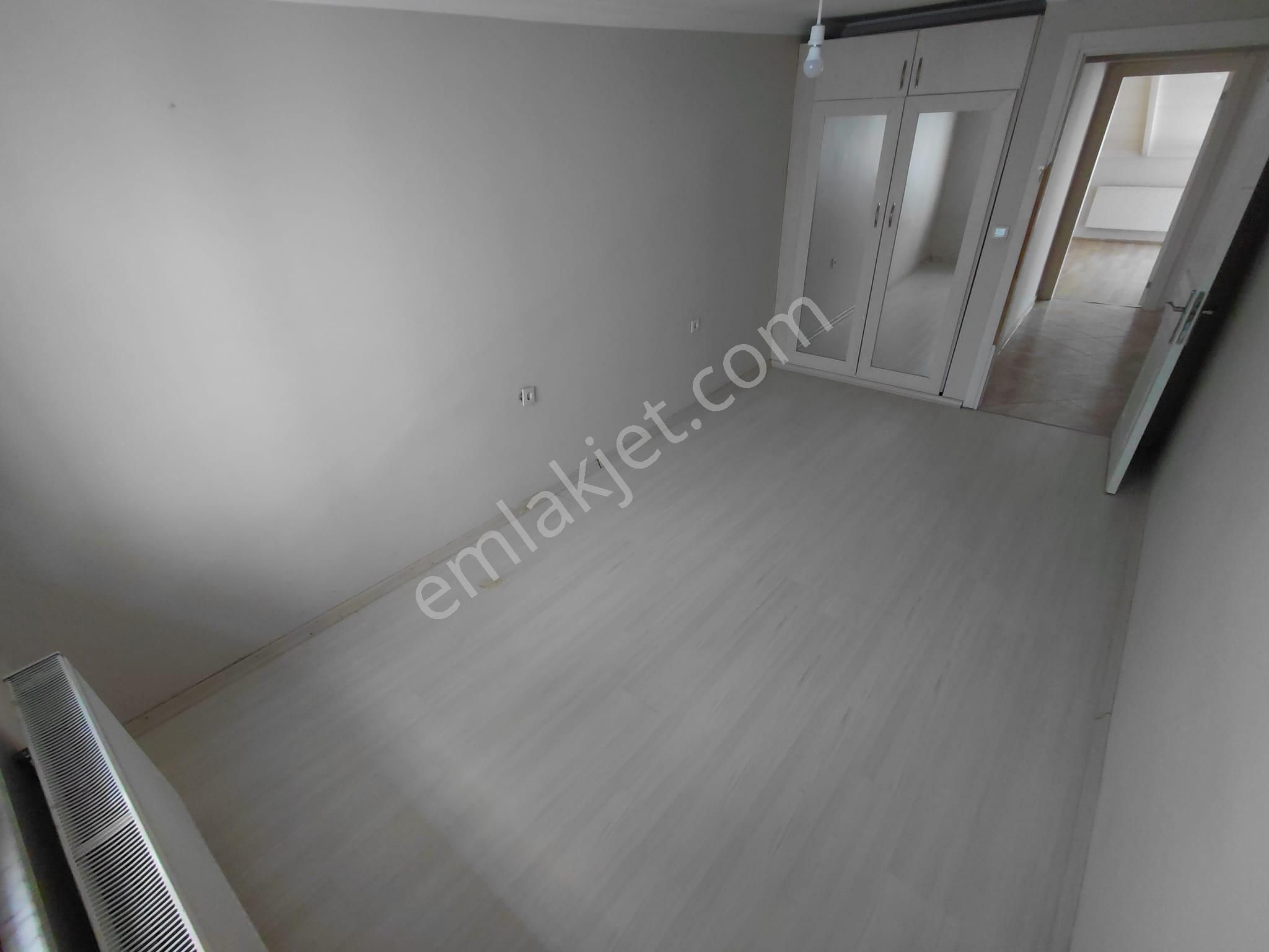 Cadde Üzerinde Ulaşım Sorunsuz Manzaralı 1+1 Kiralık Teras Kat - Görsel 24