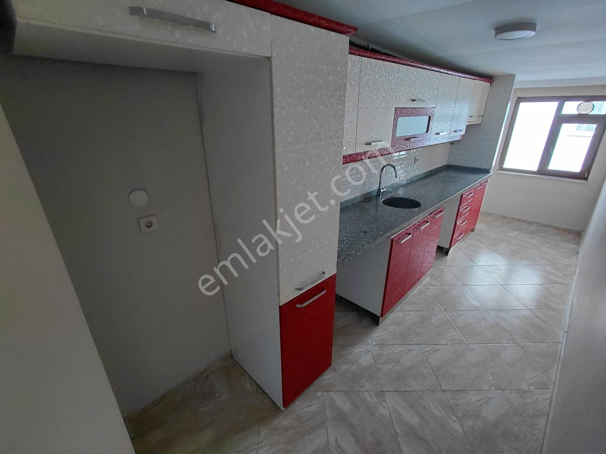 Cadde Üzerinde Ulaşım Sorunsuz Manzaralı 1+1 Kiralık Teras Kat - Görsel 33
