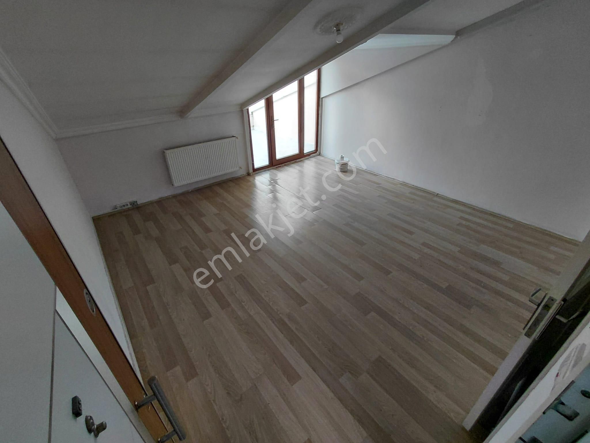 Cadde Üzerinde Ulaşım Sorunsuz Manzaralı 1+1 Kiralık Teras Kat - Görsel 6