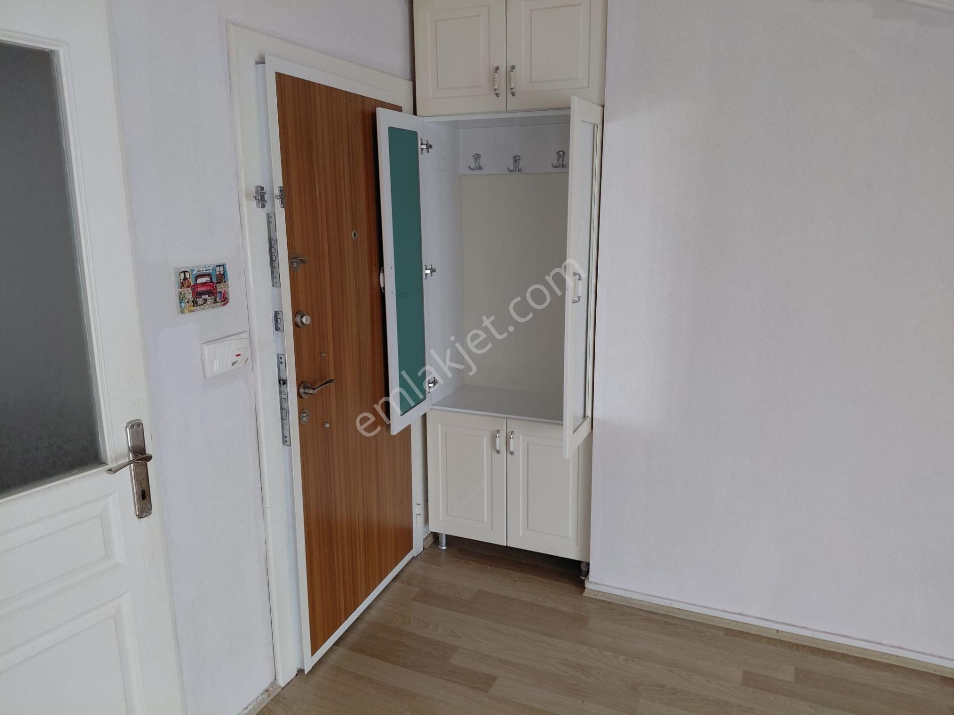 Cadde Üzerinde Ulaşım Sorunsuz Manzaralı 1+1 Kiralık Teras Kat - Görsel 9