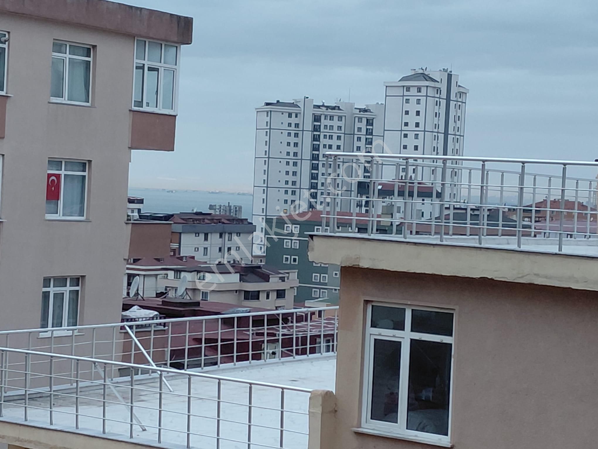 Cadde Üzerinde Ulaşım Sorunsuz Manzaralı 1+1 Kiralık Teras Kat - Görsel 2