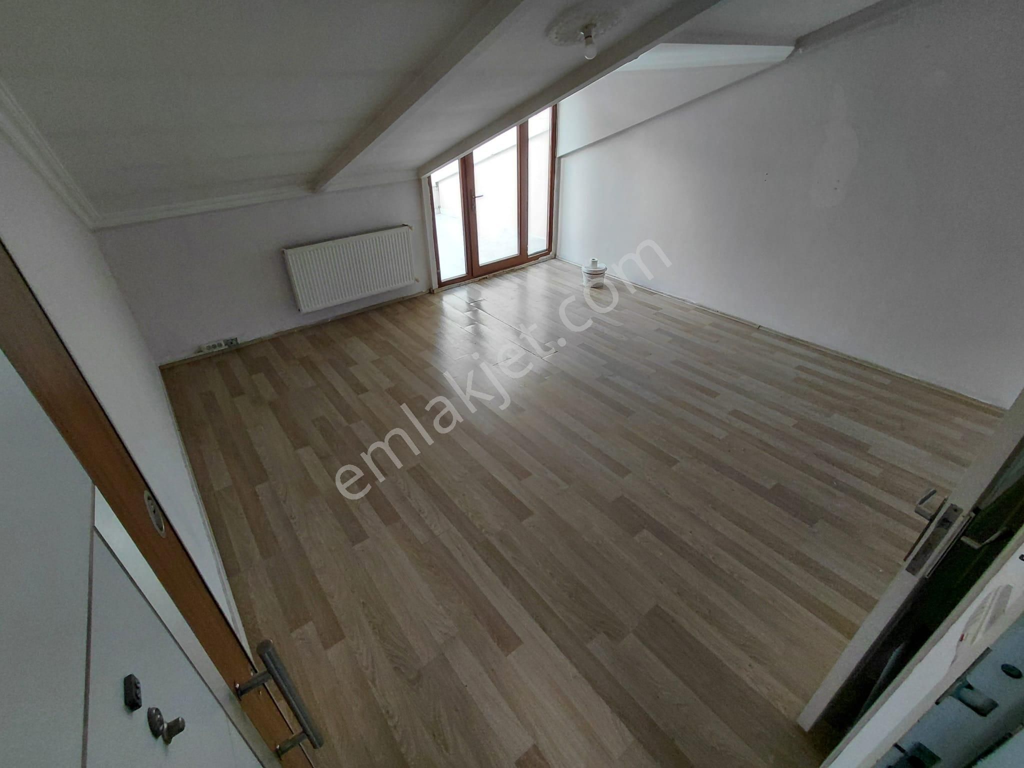 Cadde Üzerinde Ulaşım Sorunsuz Manzaralı 1+1 Kiralık Teras Kat - Görsel 7