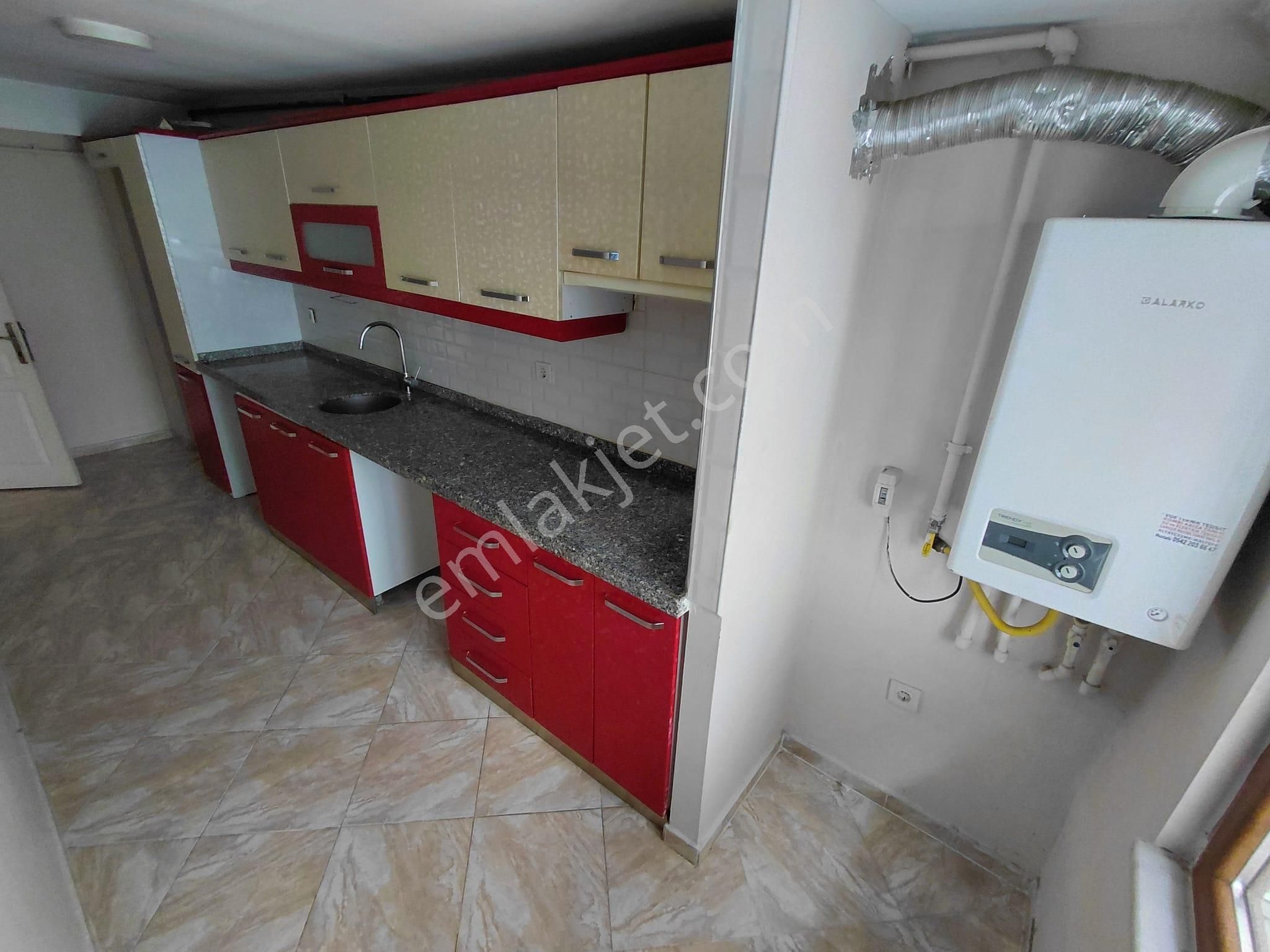 Cadde Üzerinde Ulaşım Sorunsuz Manzaralı 1+1 Kiralık Teras Kat - Görsel 32