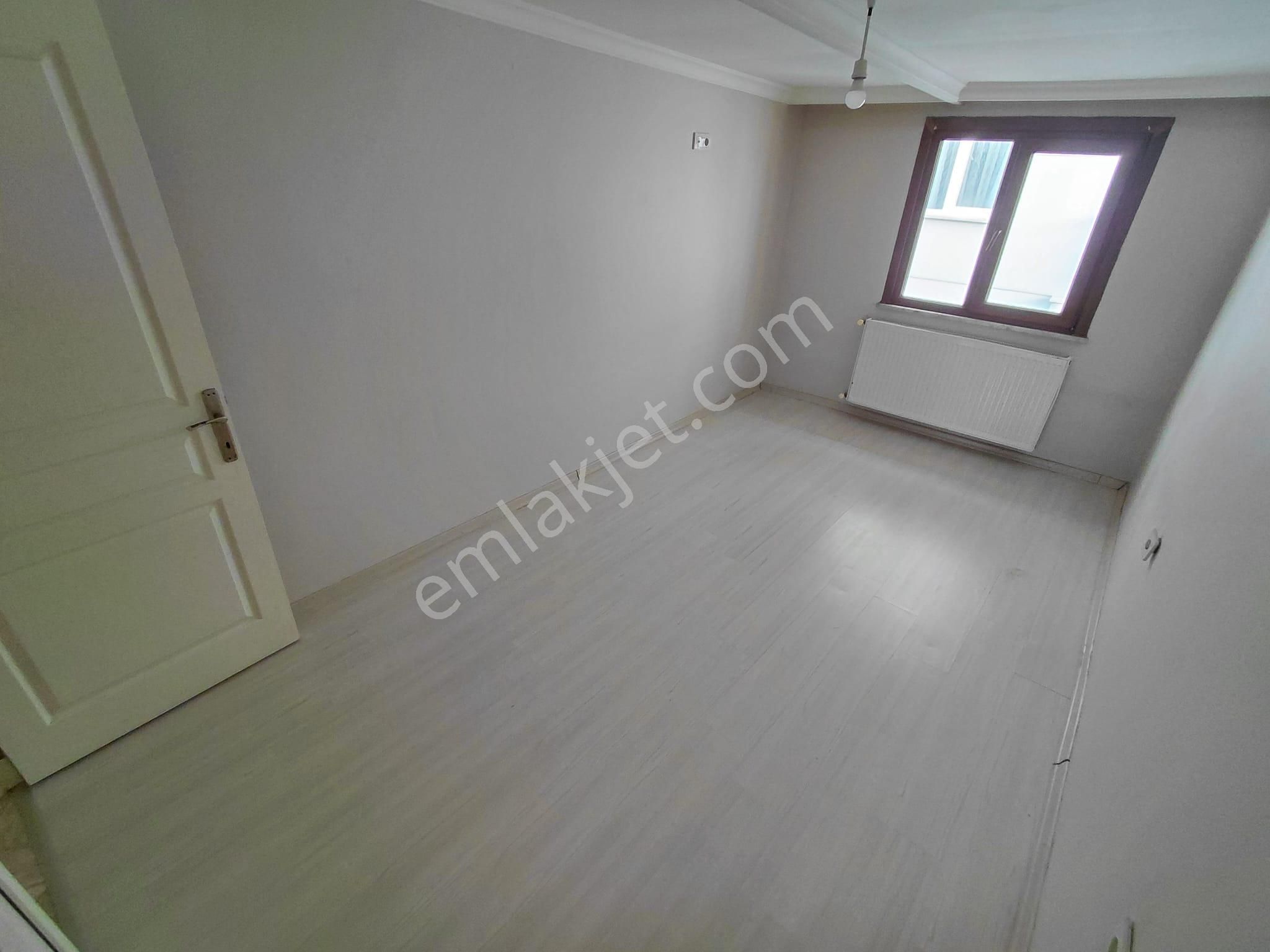 Cadde Üzerinde Ulaşım Sorunsuz Manzaralı 1+1 Kiralık Teras Kat - Görsel 25