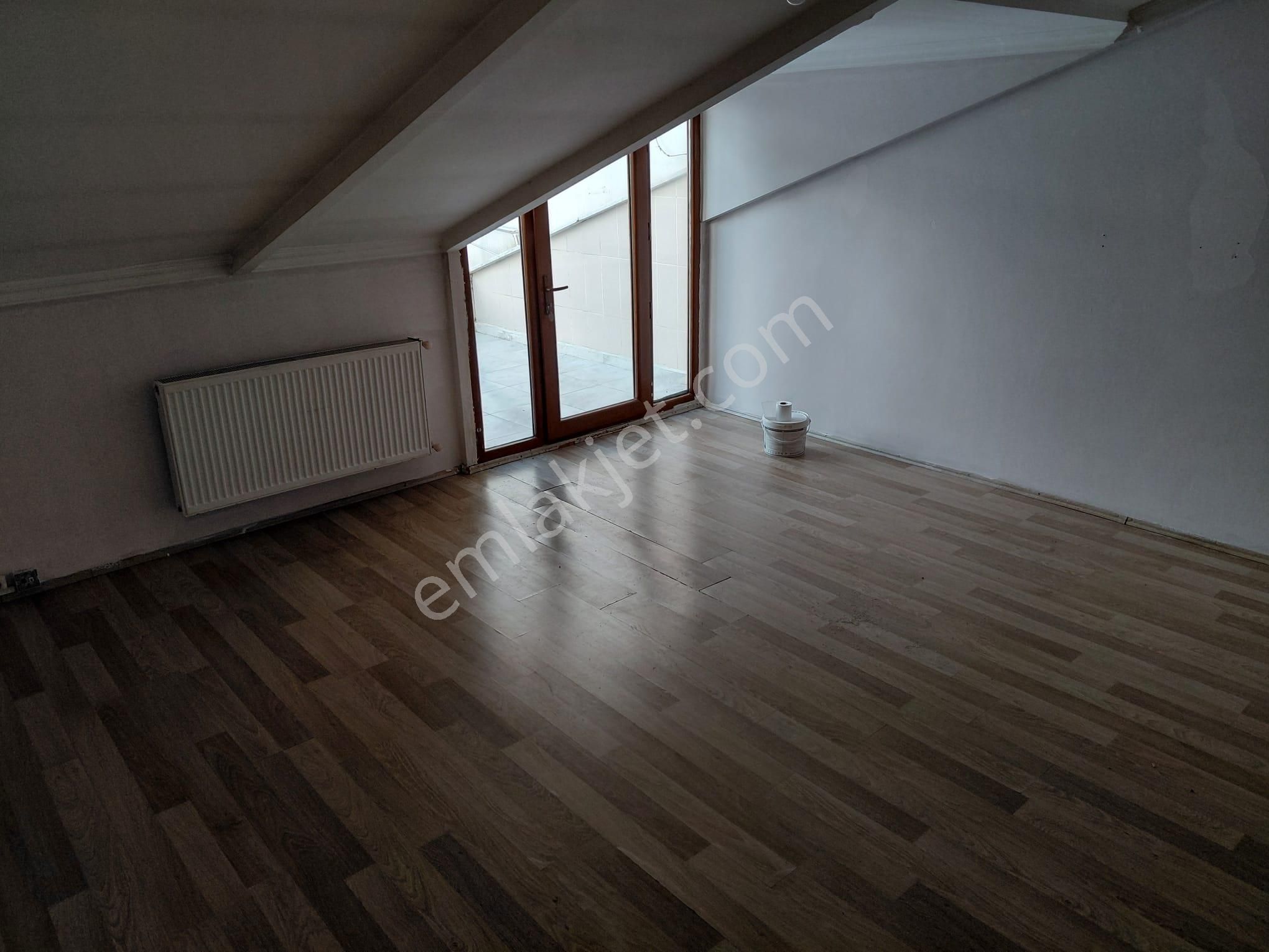 Cadde Üzerinde Ulaşım Sorunsuz Manzaralı 1+1 Kiralık Teras Kat - Görsel 11