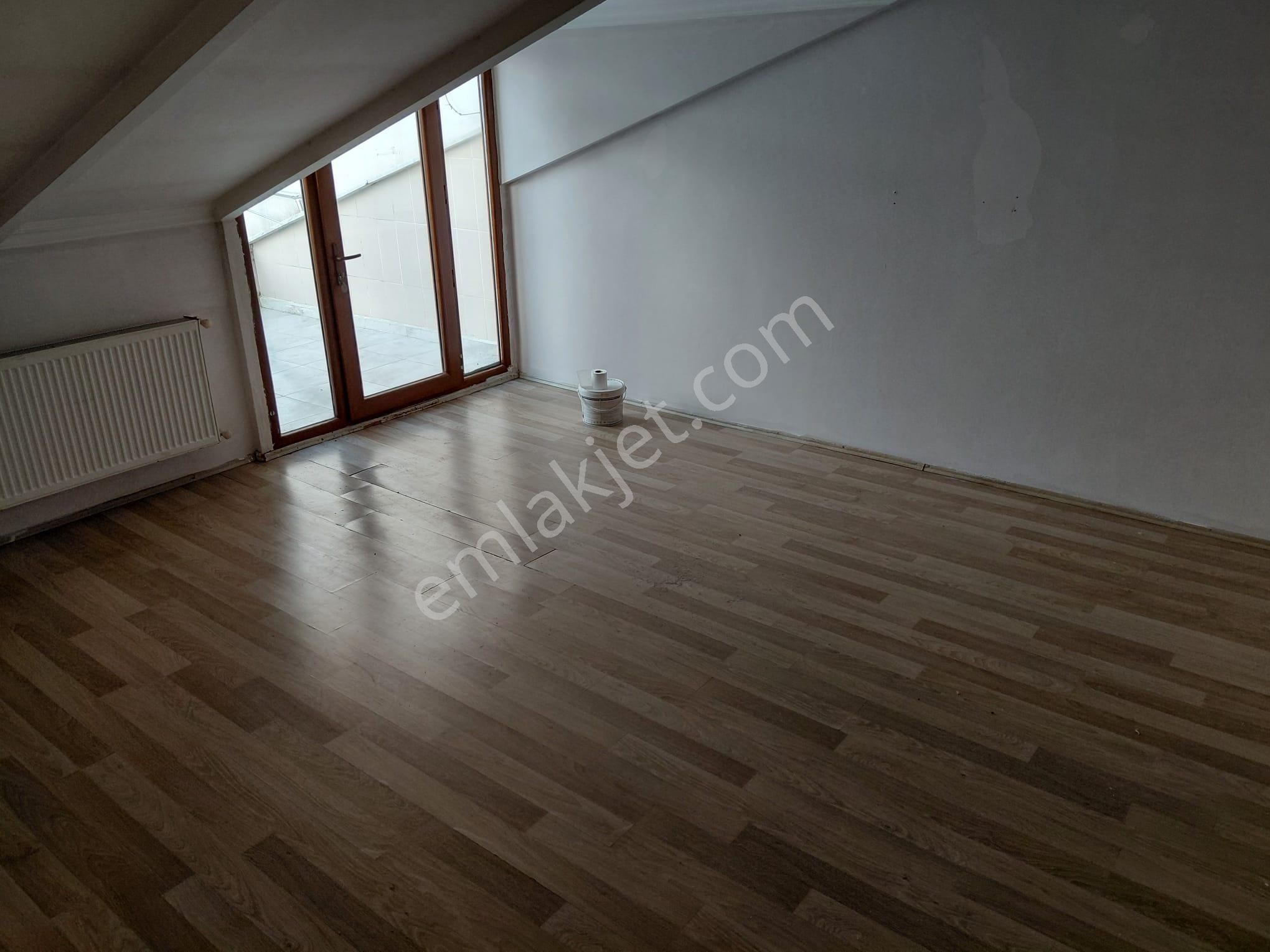 Cadde Üzerinde Ulaşım Sorunsuz Manzaralı 1+1 Kiralık Teras Kat - Görsel 10